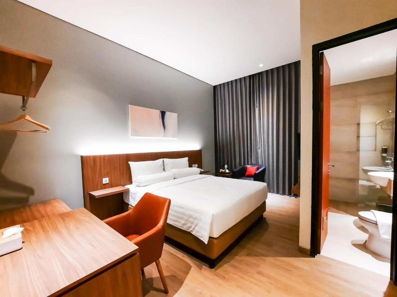 Executive Suite - Photo 3