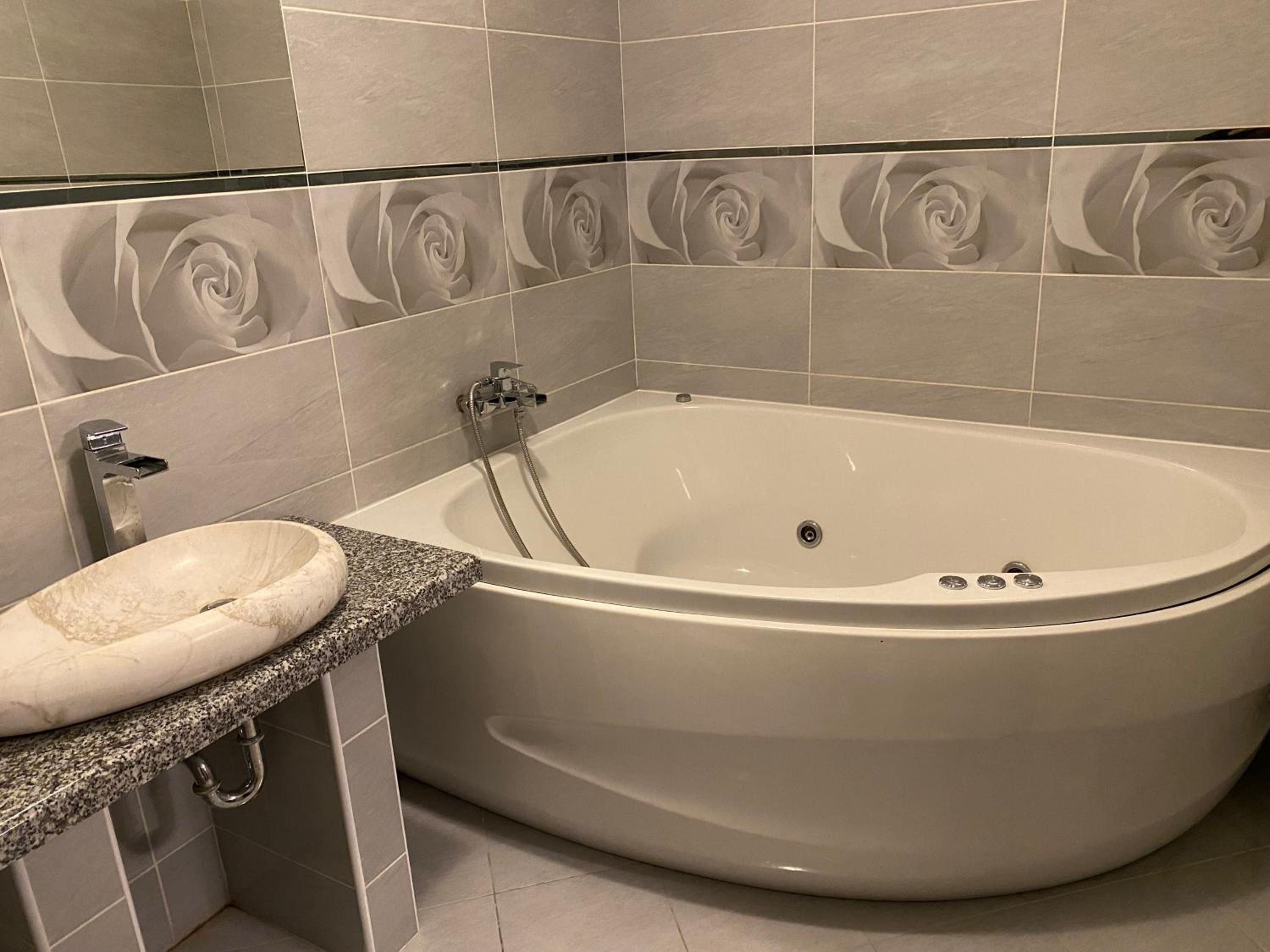 Suite with Spa Bath photo 2