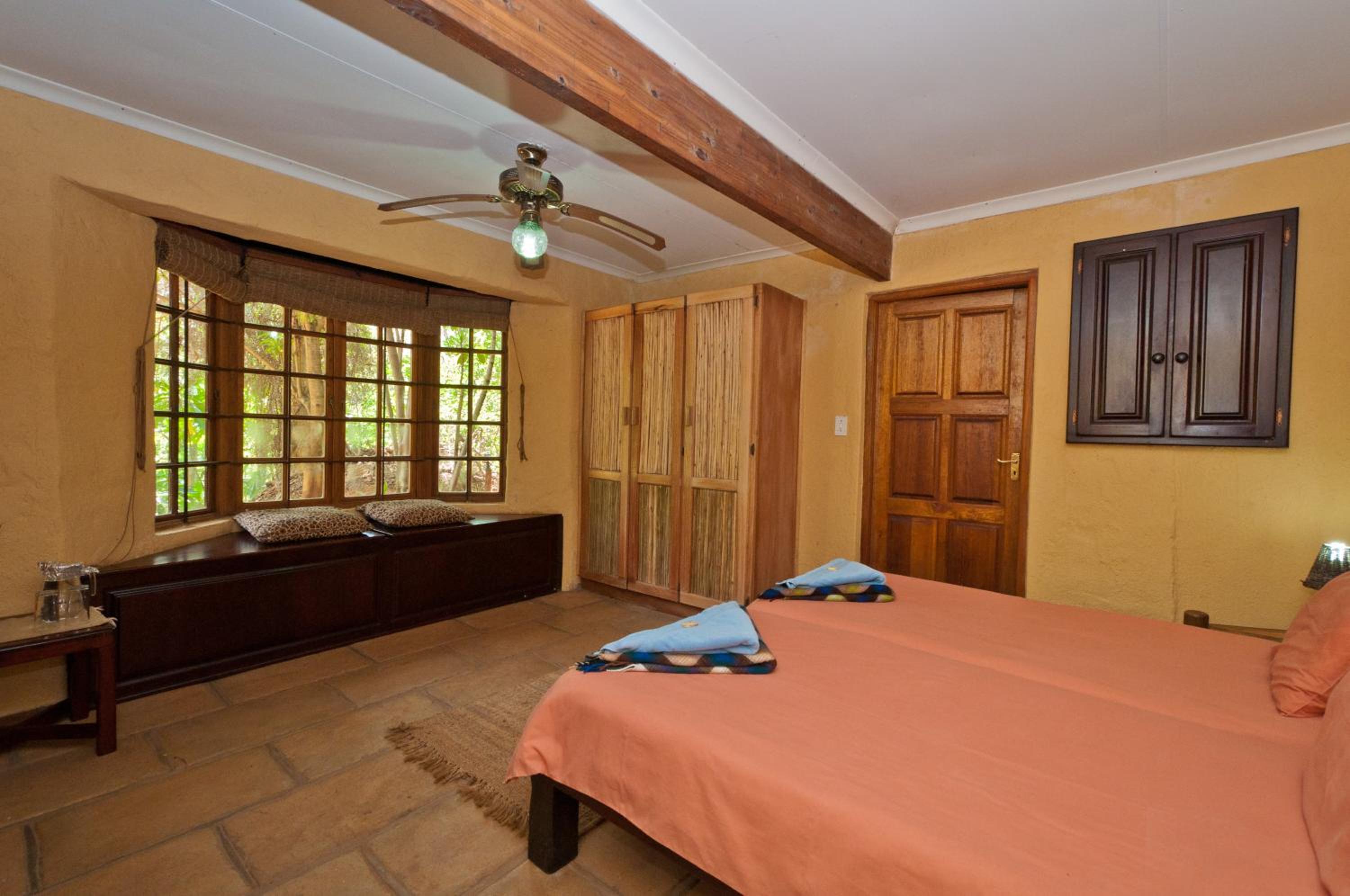 Standard Twin Room - Photo 4