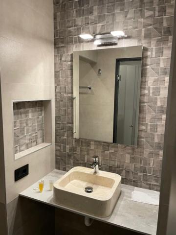 Deluxe Double or Twin Room - Photo 25