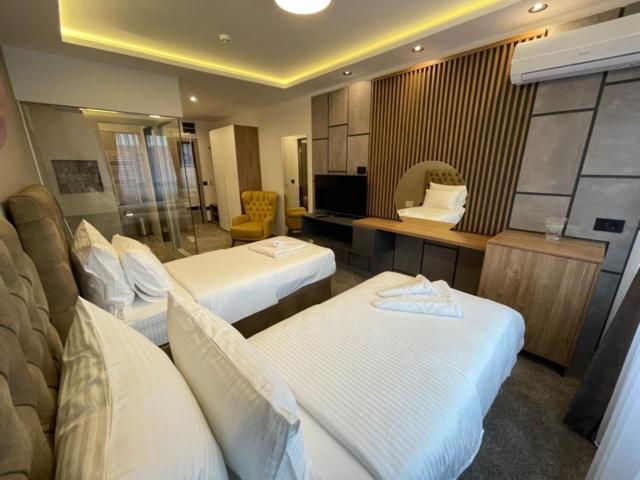 Deluxe Double or Twin Room - Photo 27