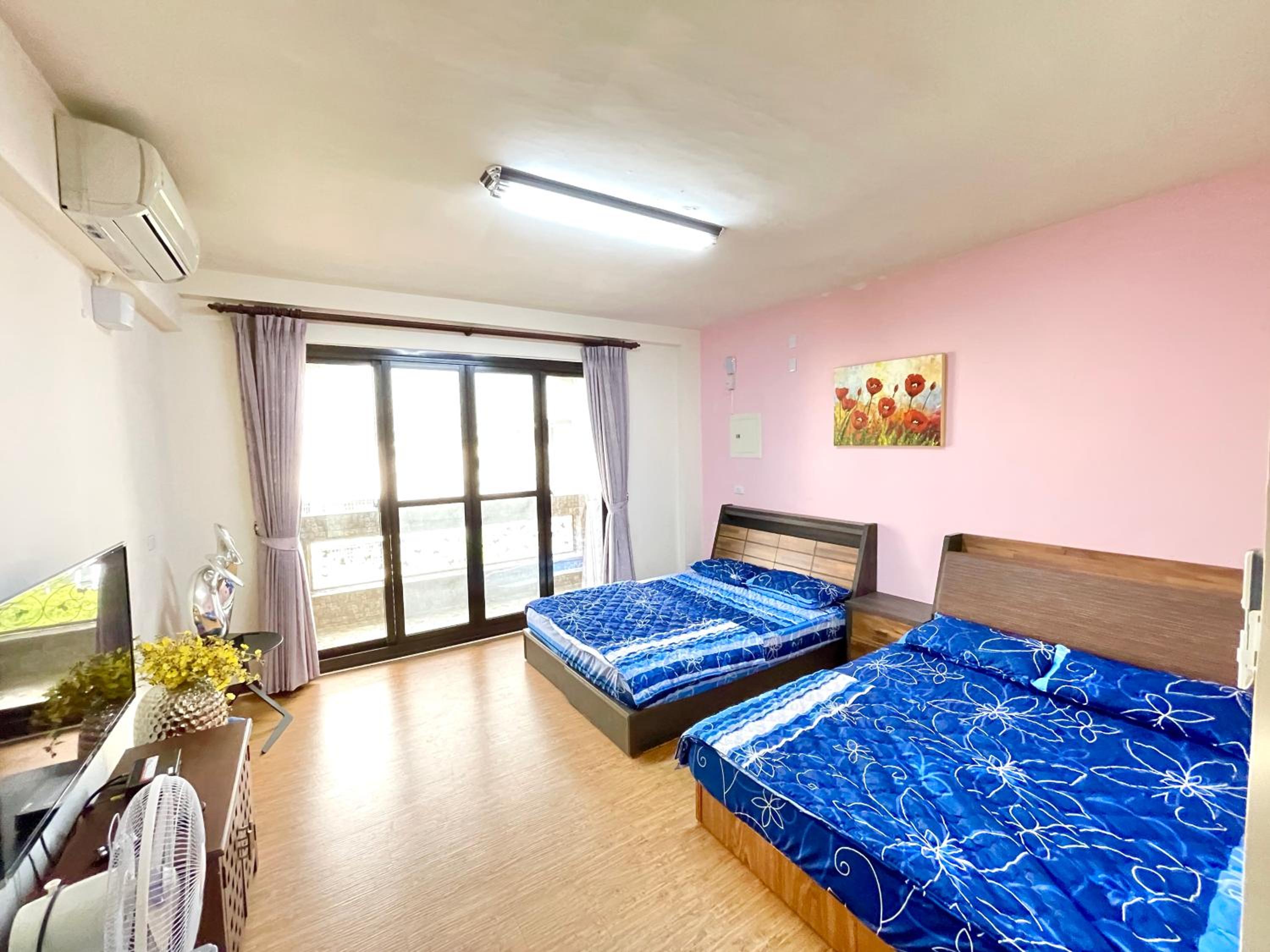 Quadruple Room with Private Bathroom photo 1