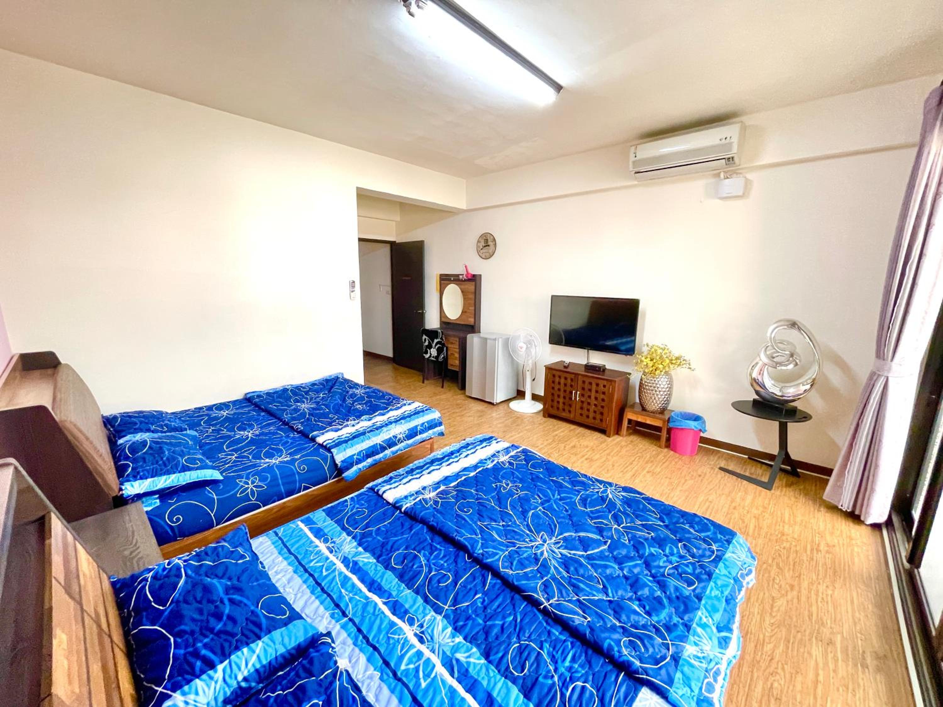 Quadruple Room with Private Bathroom photo 3