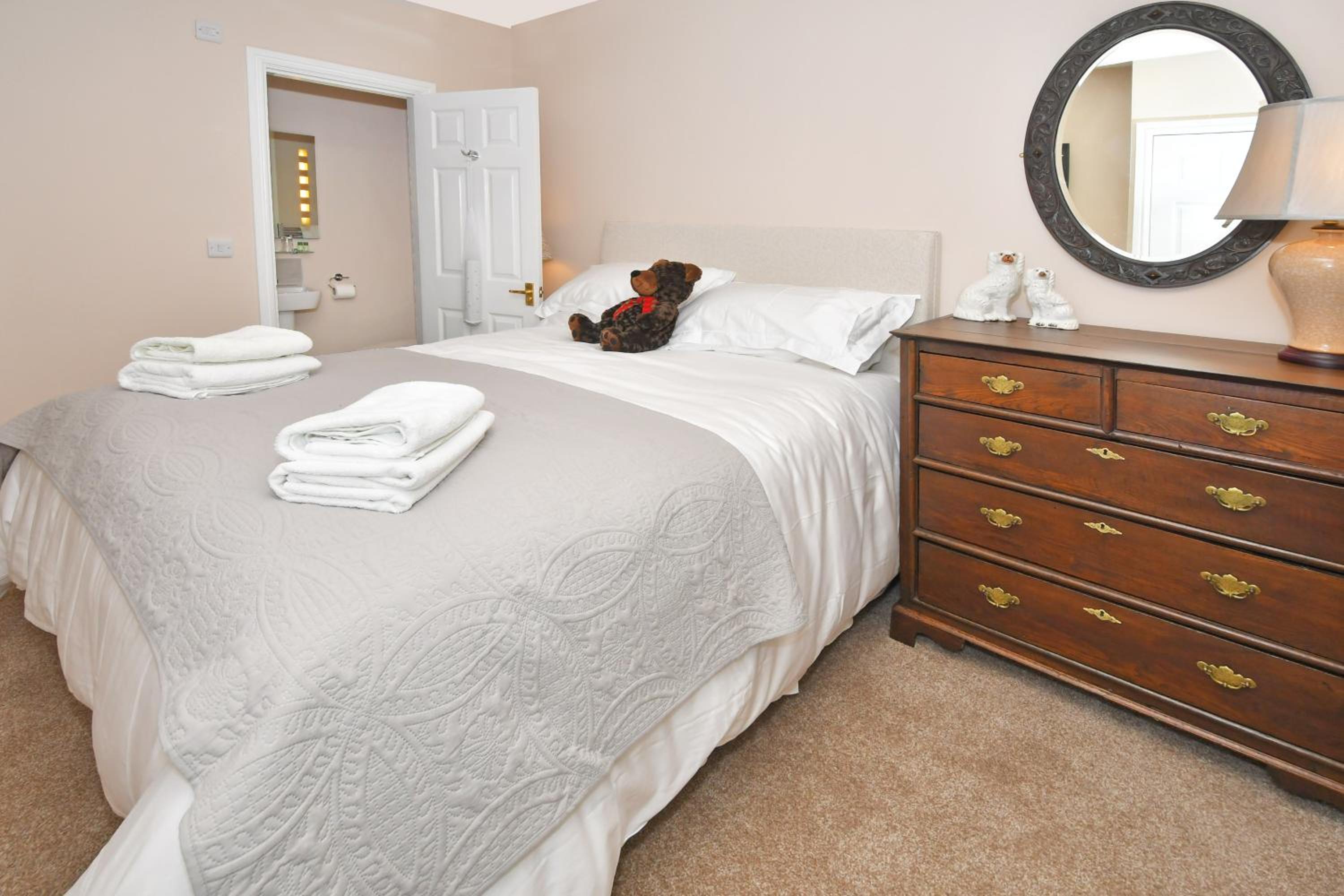 Deluxe King Room - Photo 5