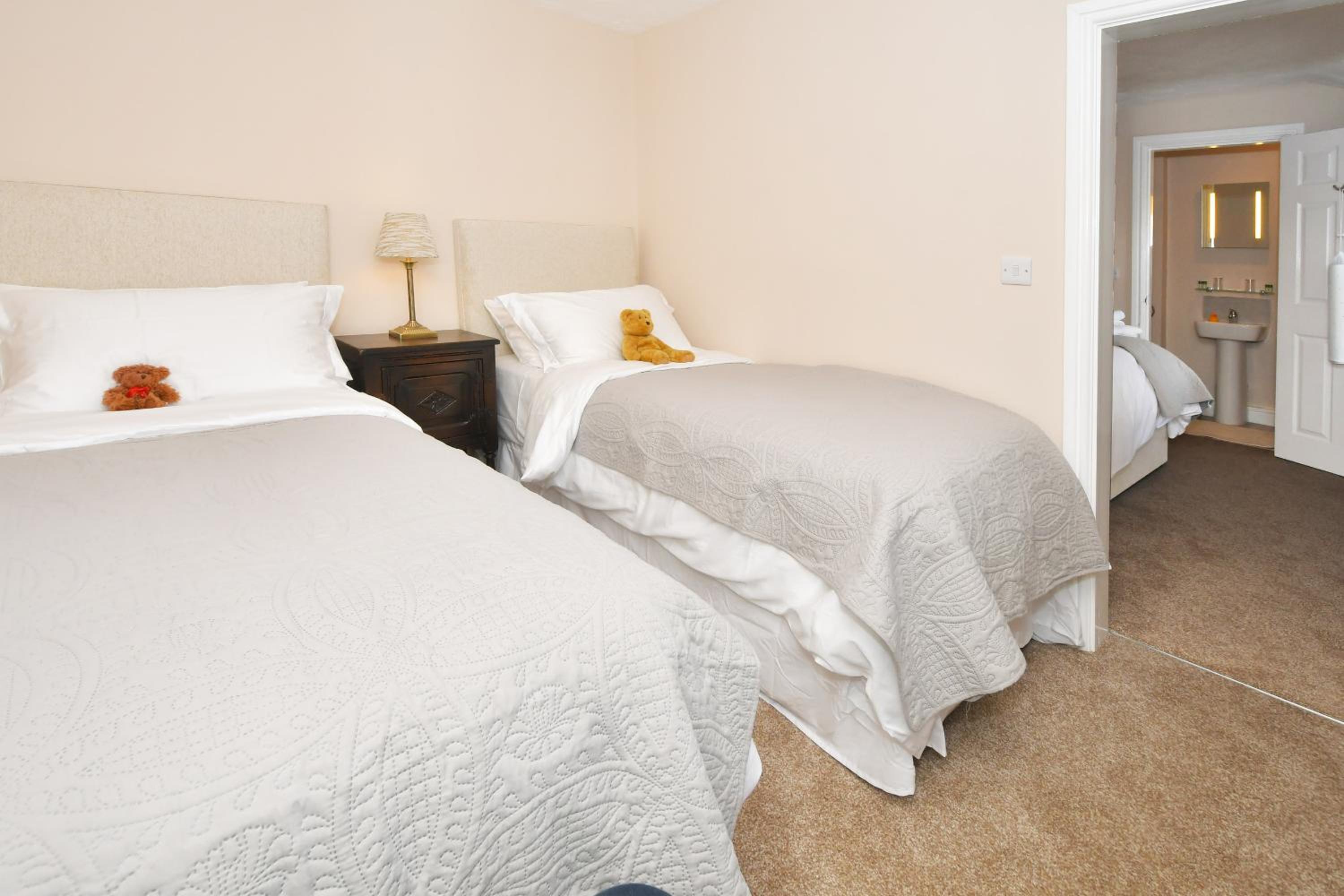 Deluxe Family Room - Photo 5