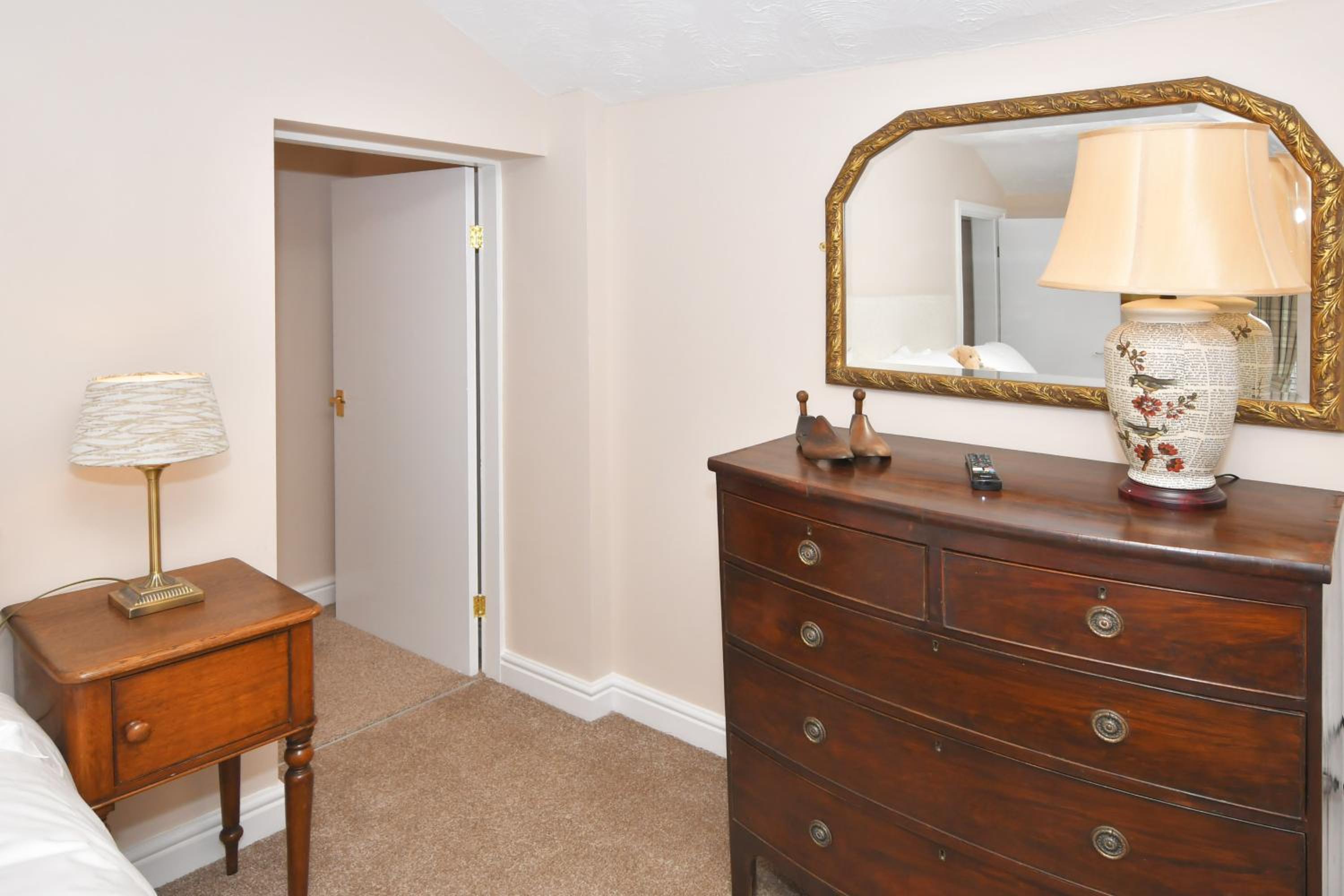 Deluxe Family Room - Photo 6