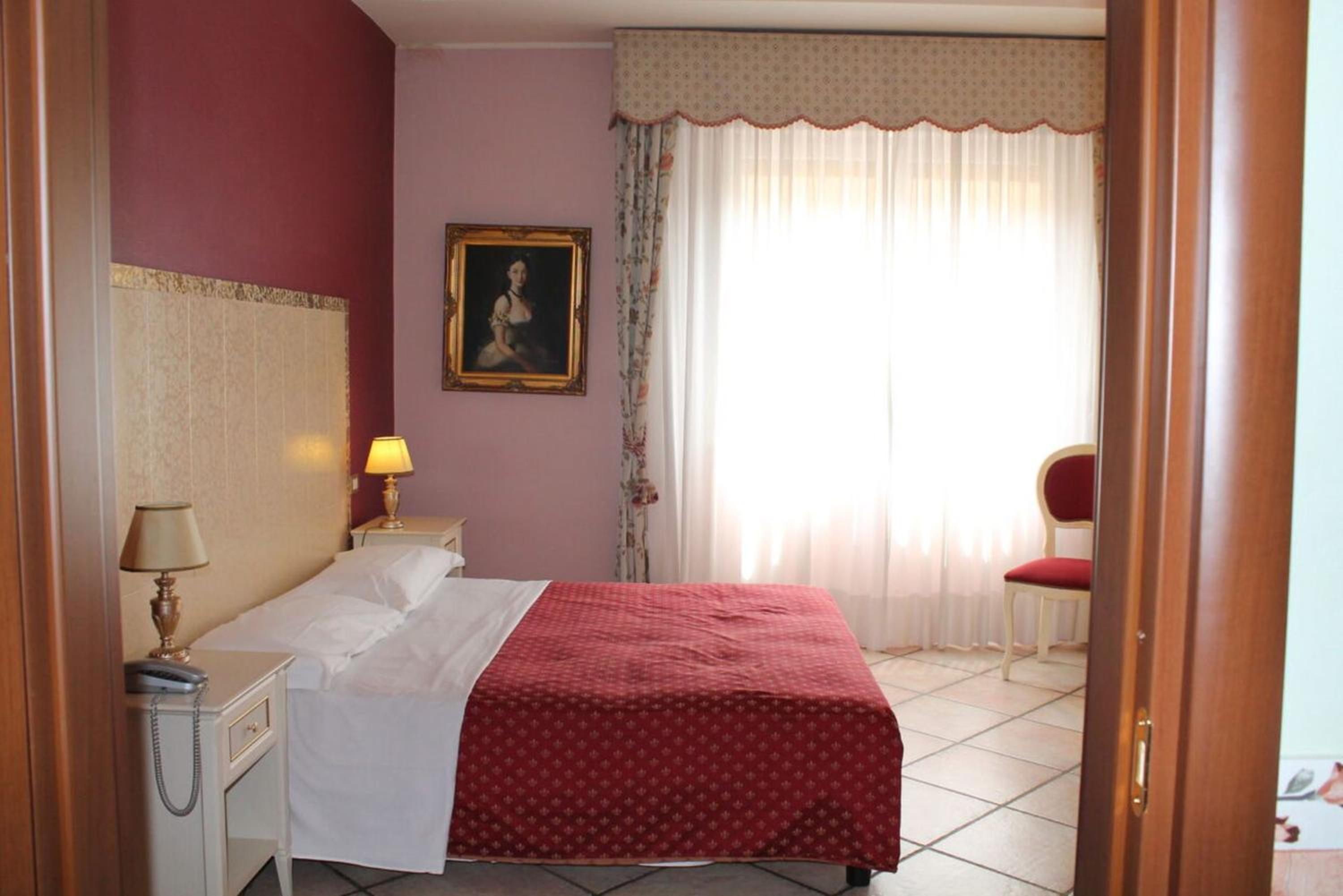 Standard Double or Twin Room photo 2