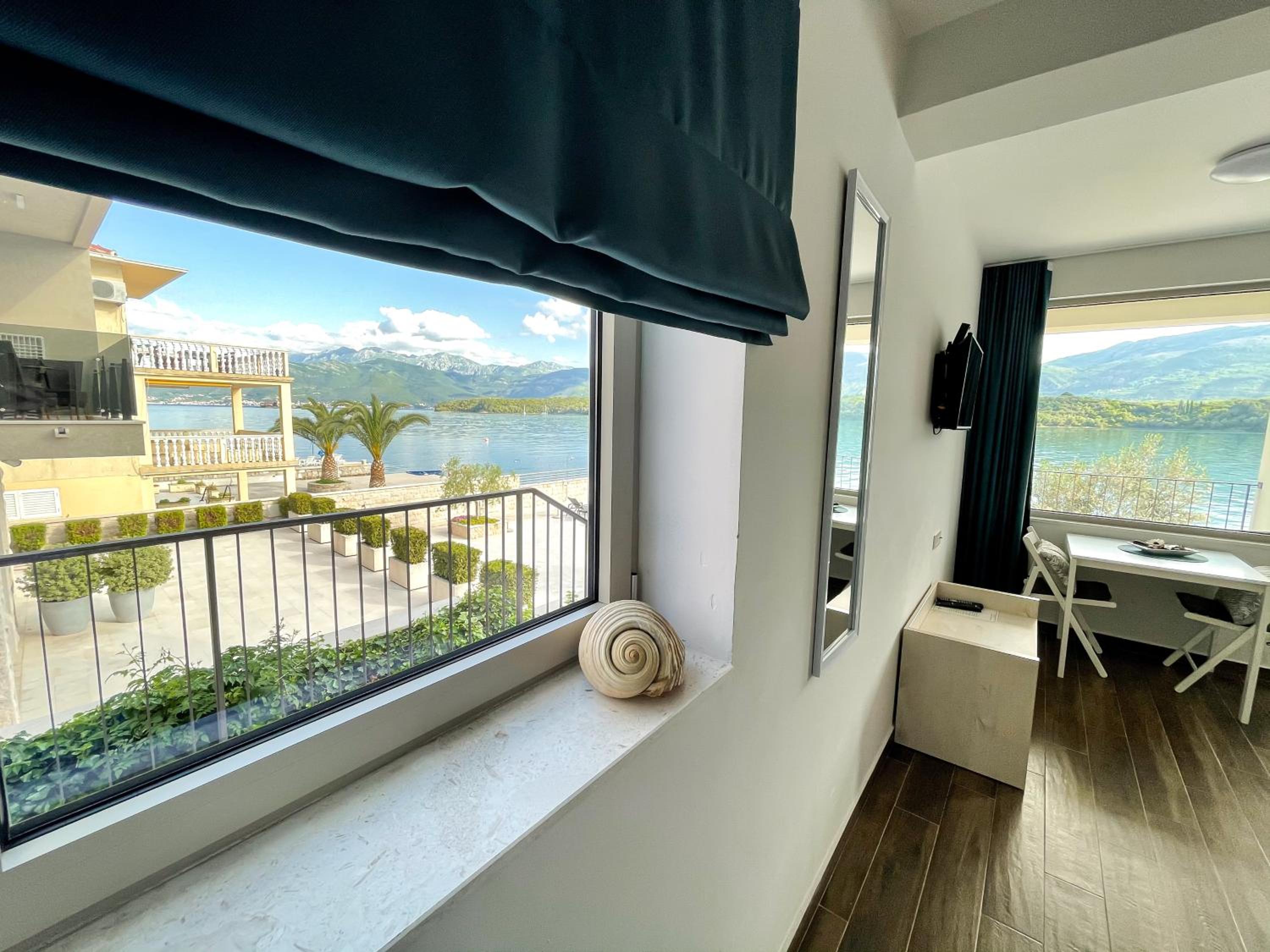 Studio Apartment with Sea View photo 3