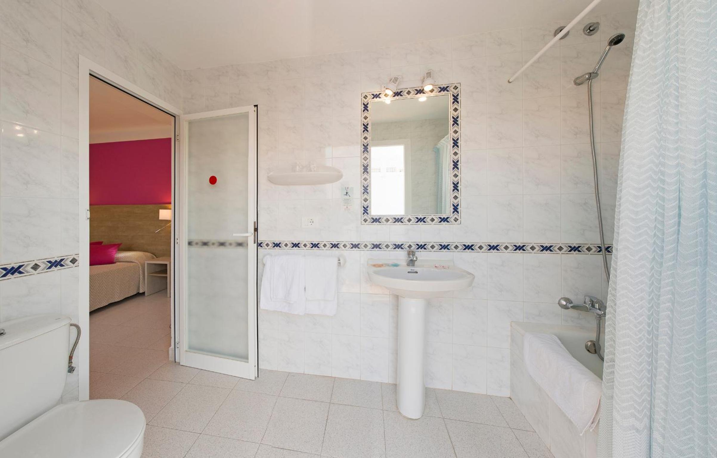 Double Room with Balcony photo 3