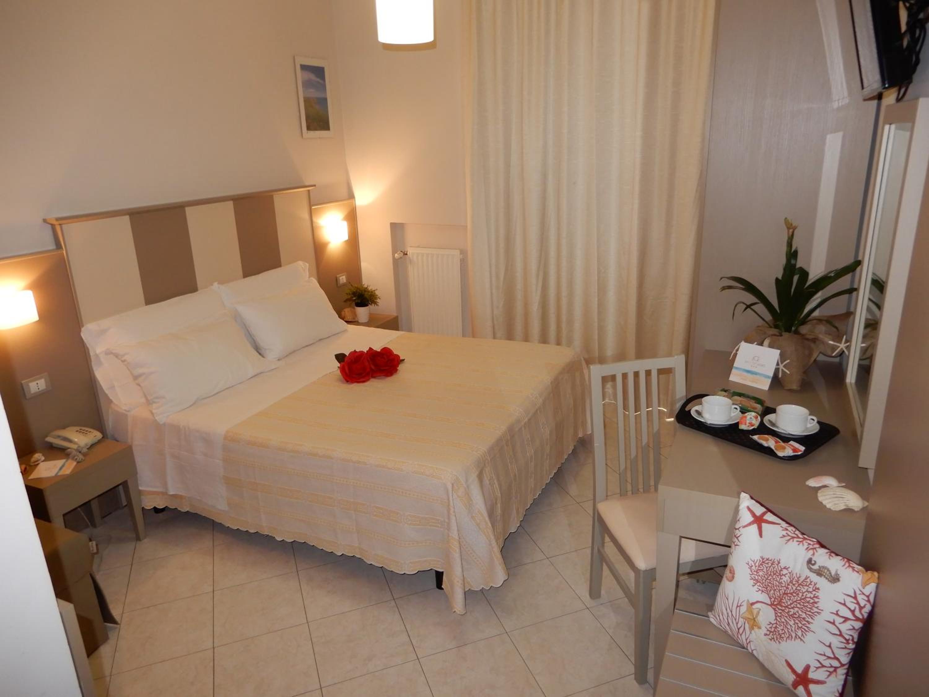 Standard Quadruple Room with Balcony - Photo 3