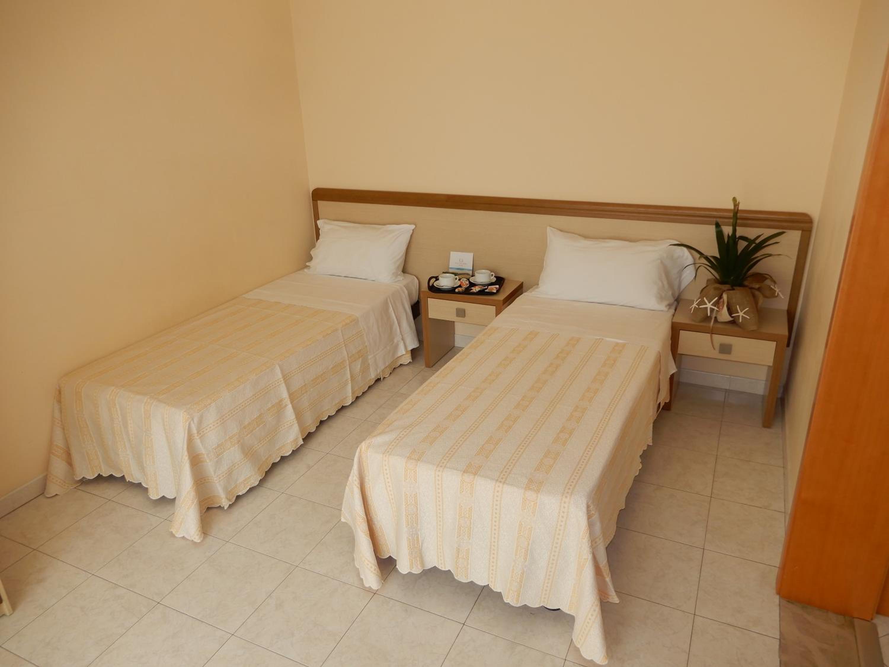 Standard Quadruple Room with Balcony - Photo 6