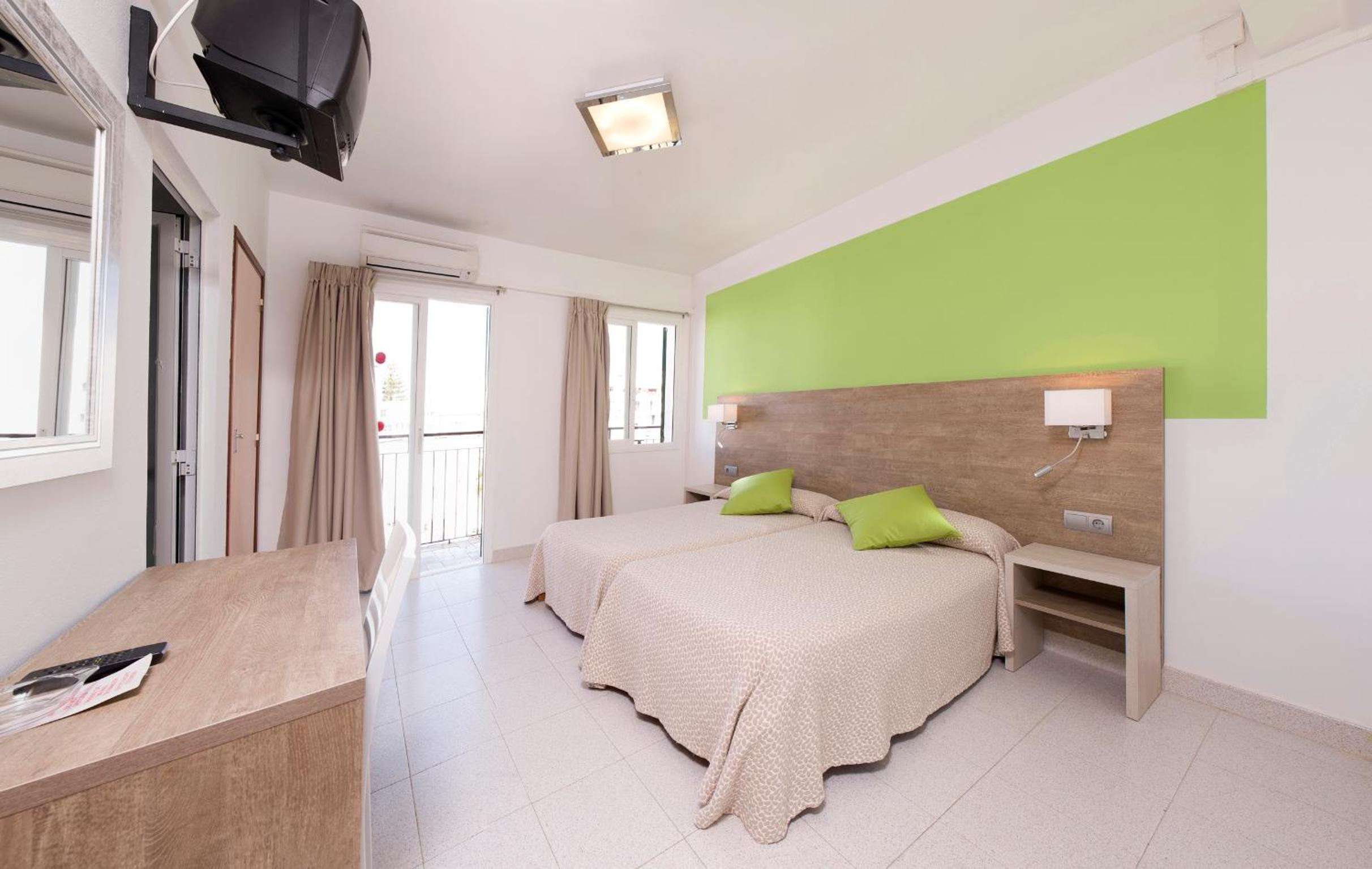 Triple Room with Balcony photo 3