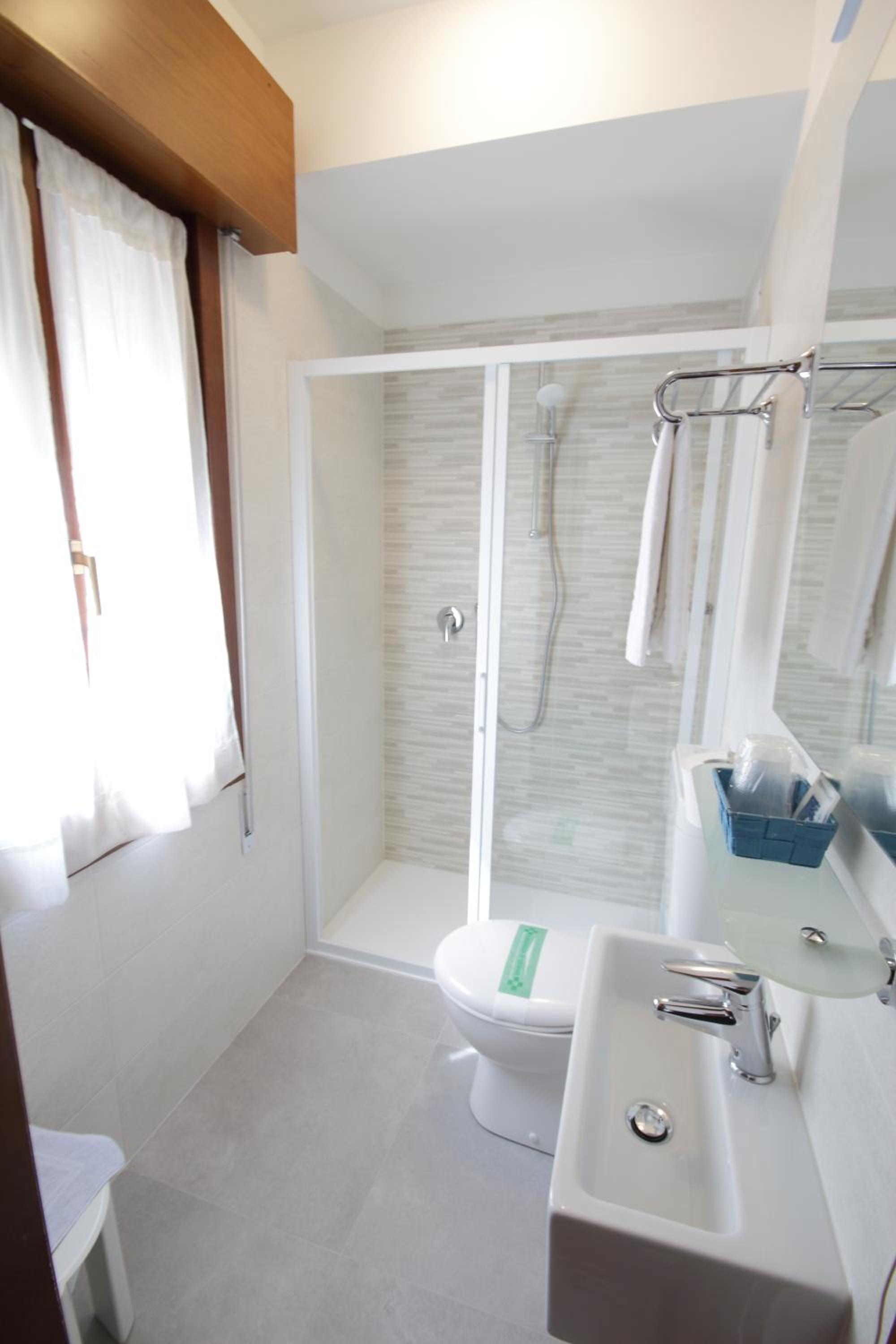 Double or Twin Room photo 3