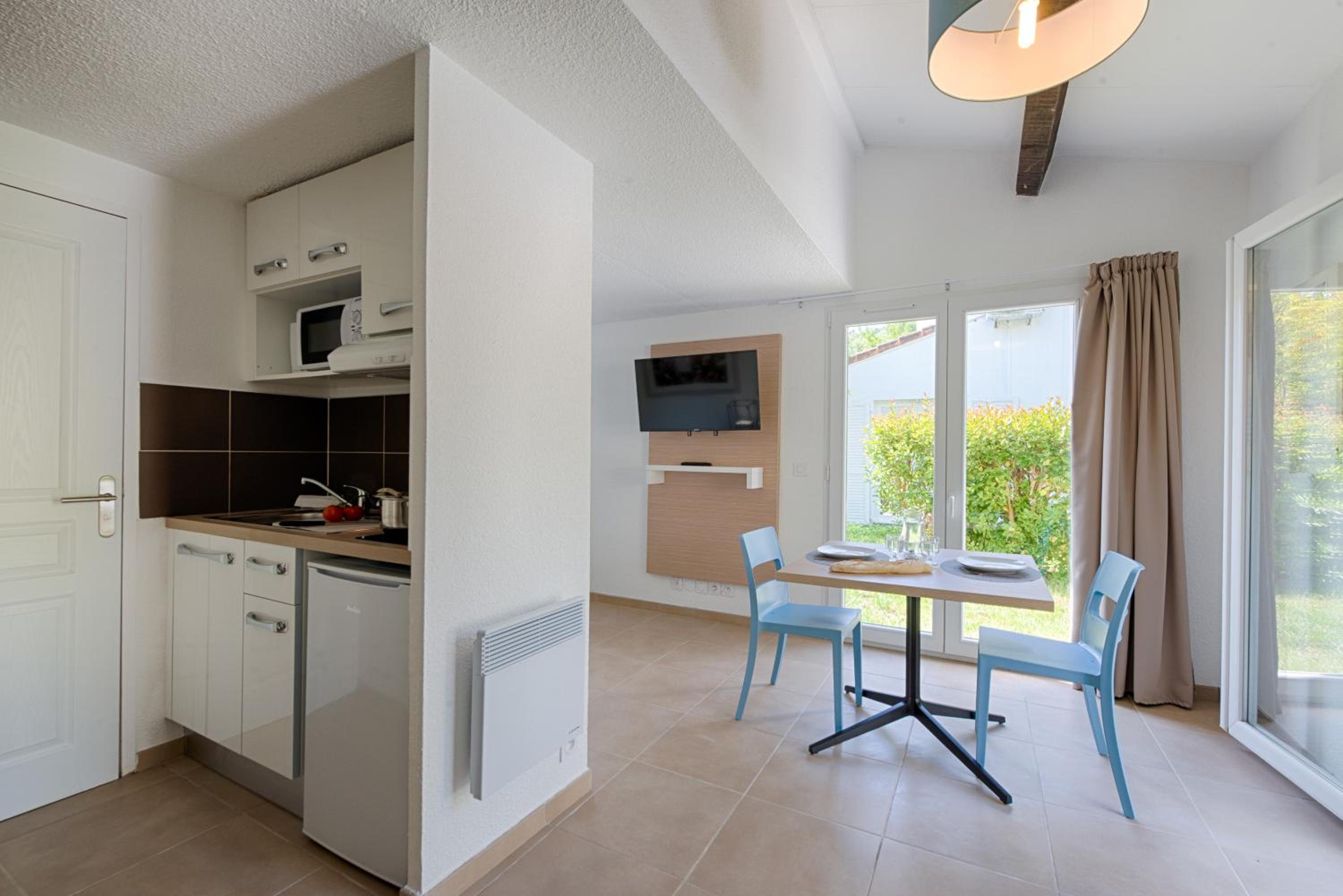 One-Bedroom Superior Apartment photo 2