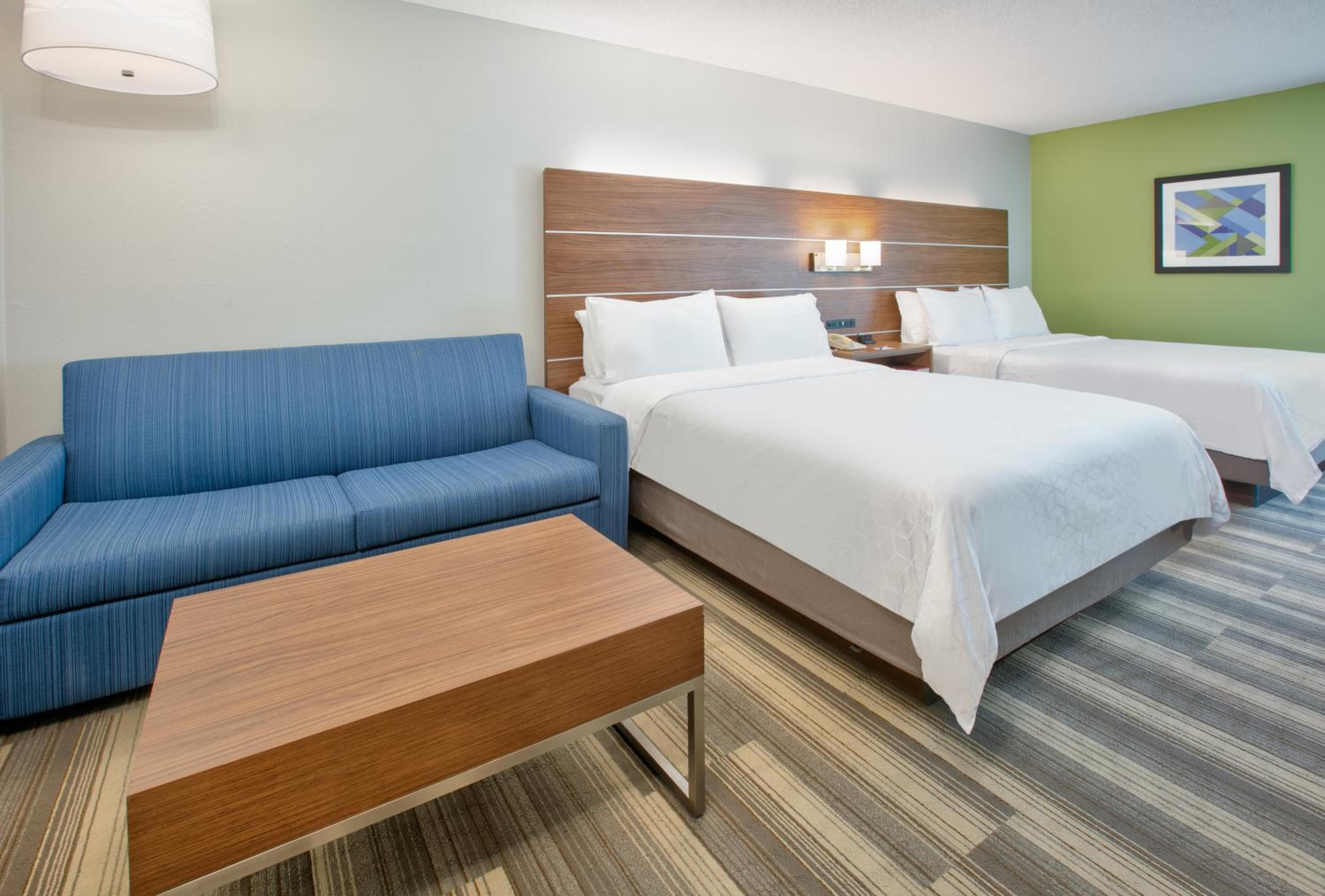 Standard Queen Room with Two Queen Beds - Extra Floor Space - Photo 1