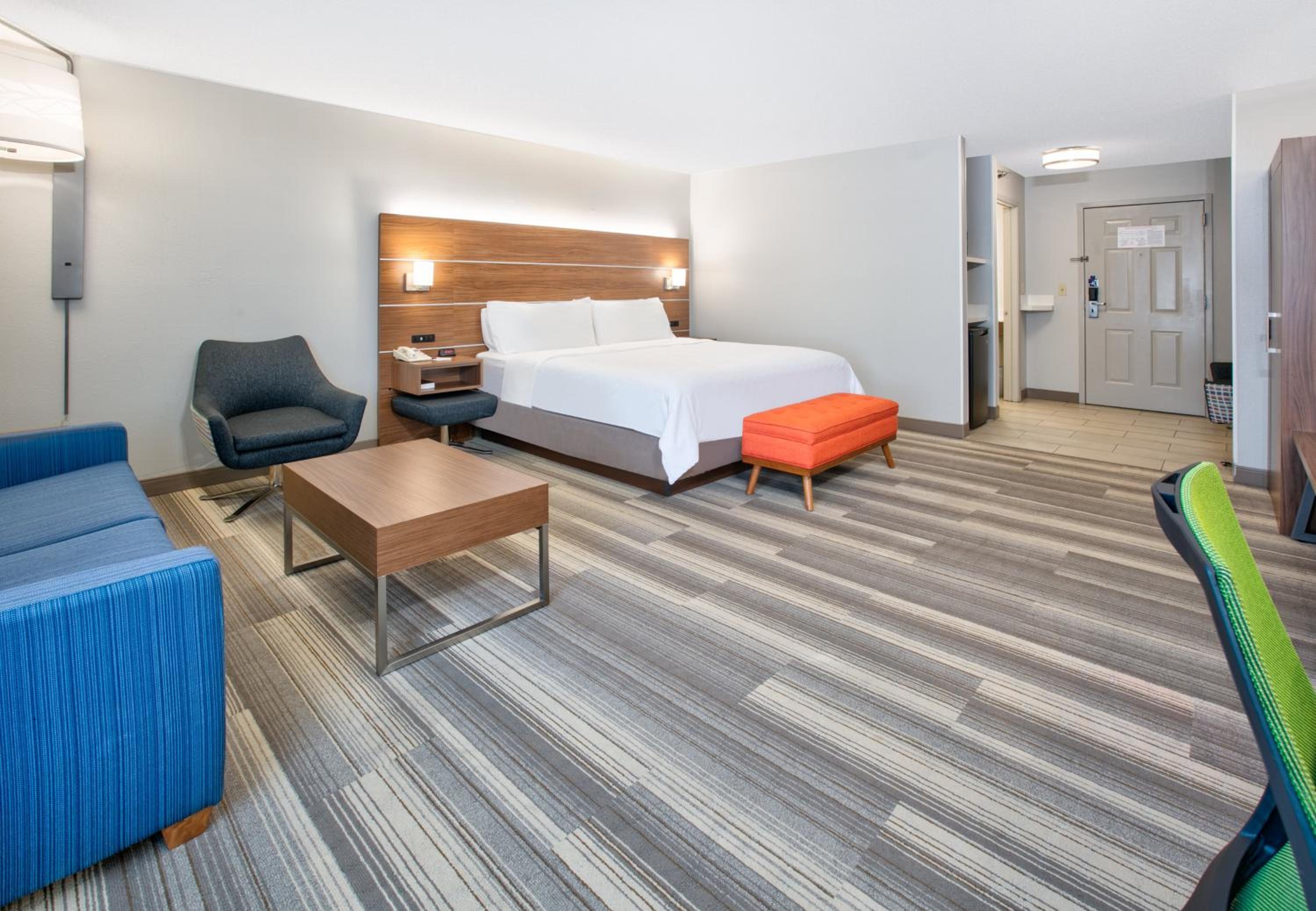 Standard King Room with Sofa Bed photo 1