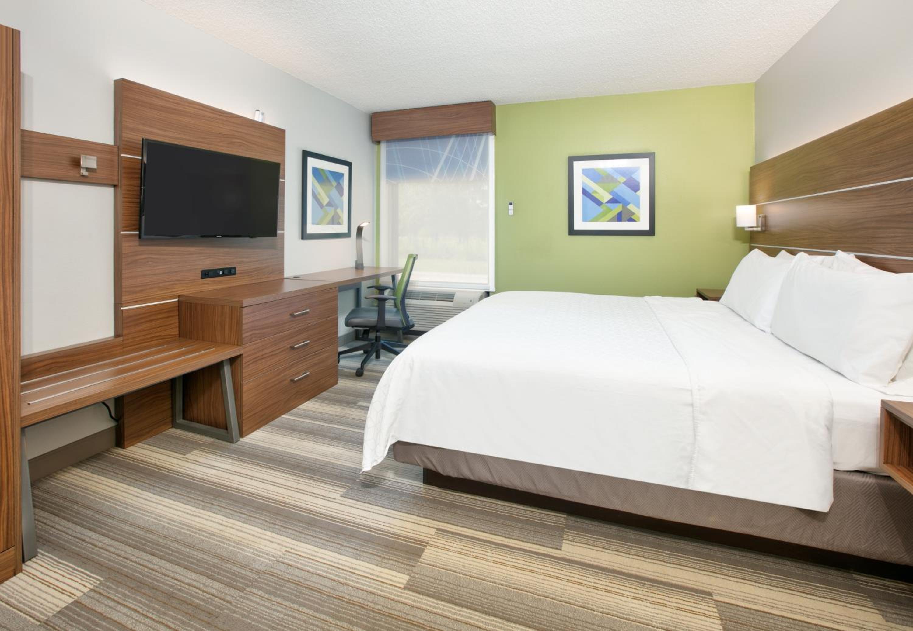 Queen Room - Disability Access - Photo 4