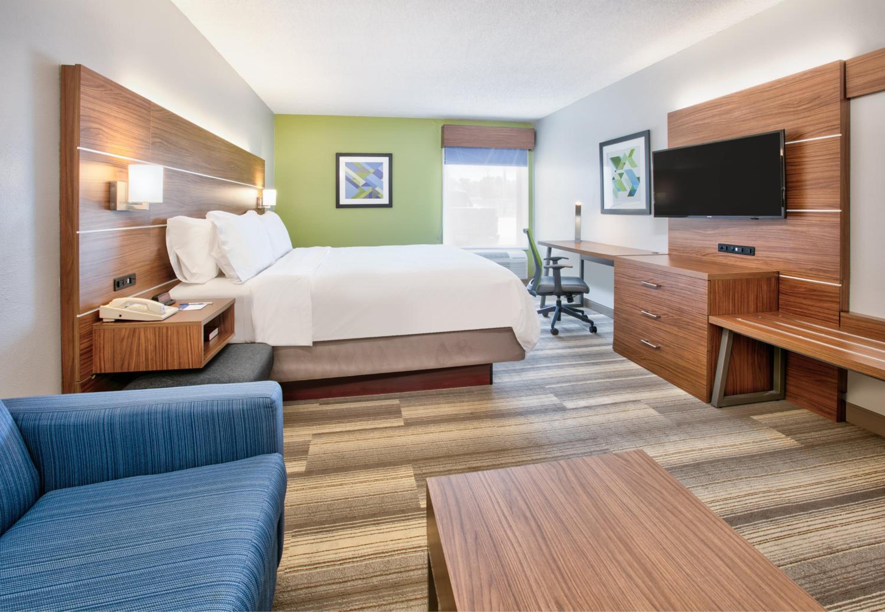 Standard King Room with Extra Space - Photo 5