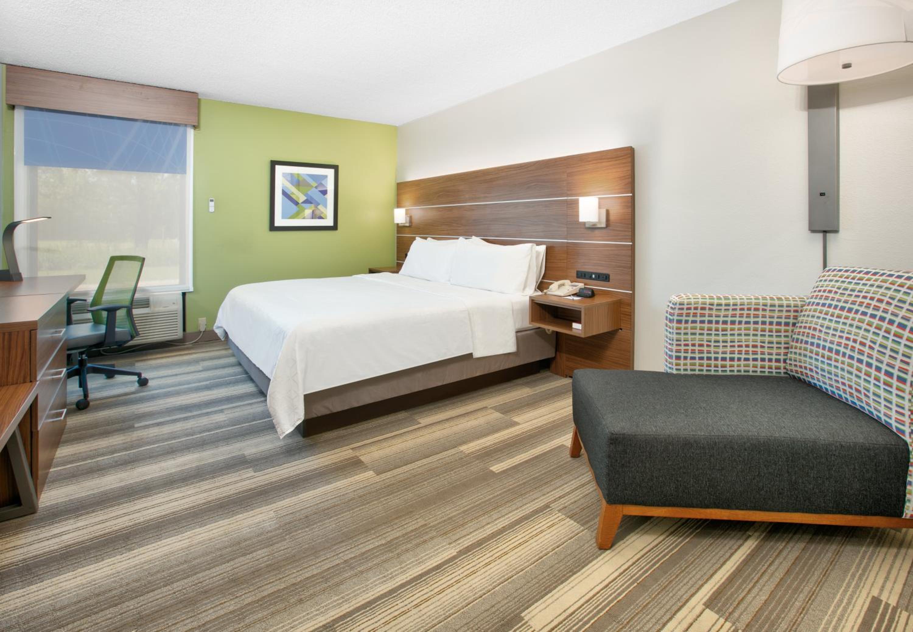 Queen Room - Disability Access - Photo 1
