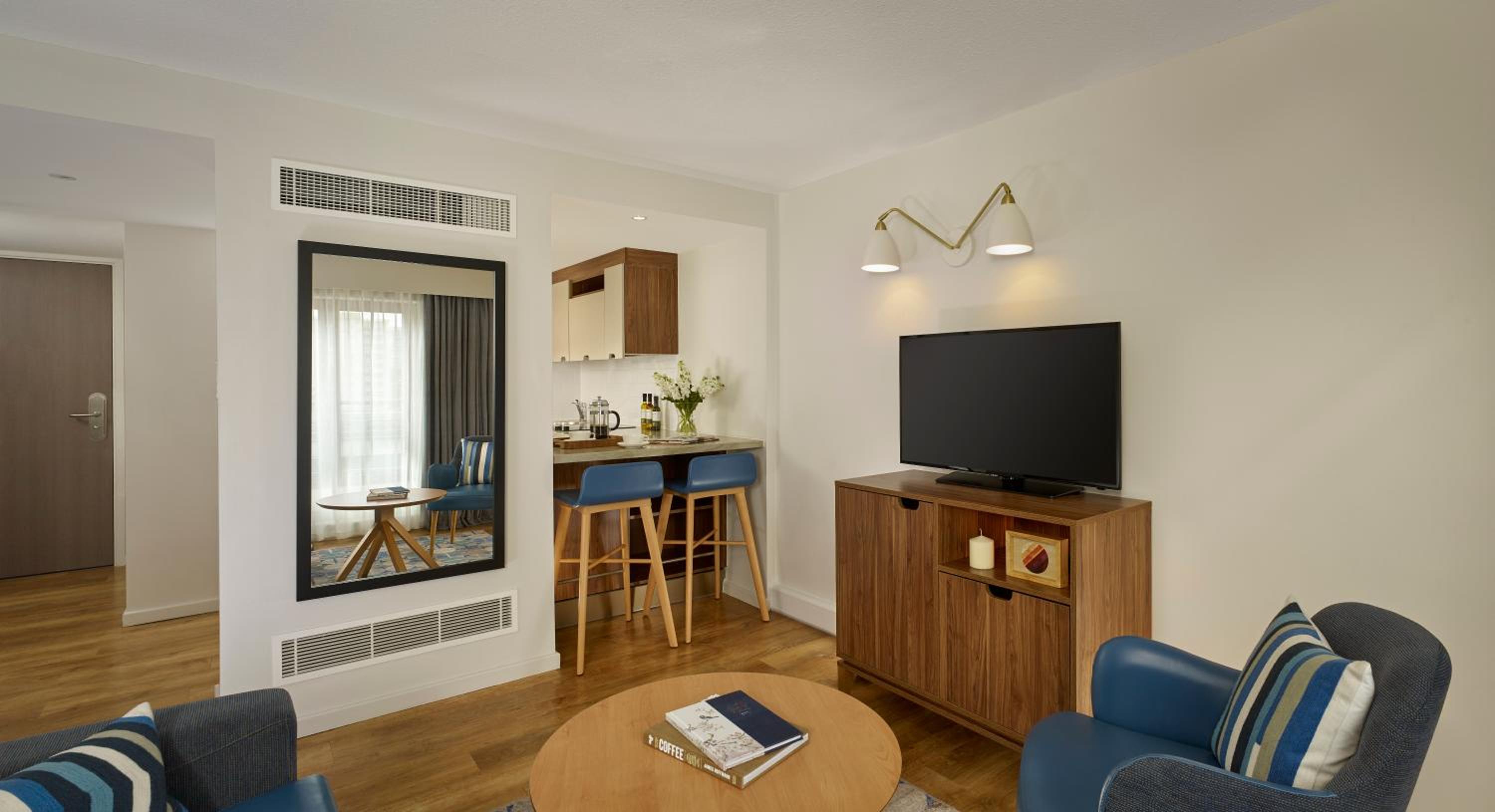 One-Bedroom Apartment photo 3