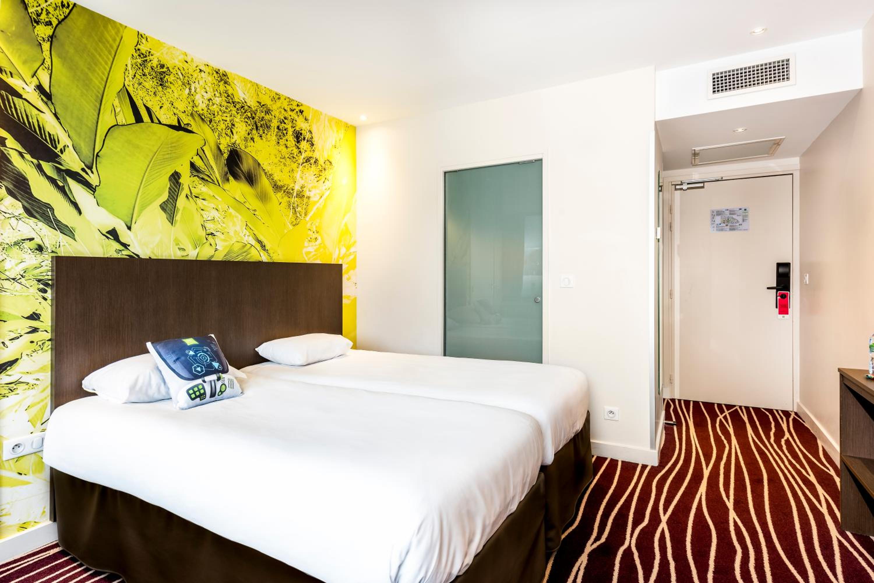 Standard Family Suite with Two Connecting Rooms - Photo 1
