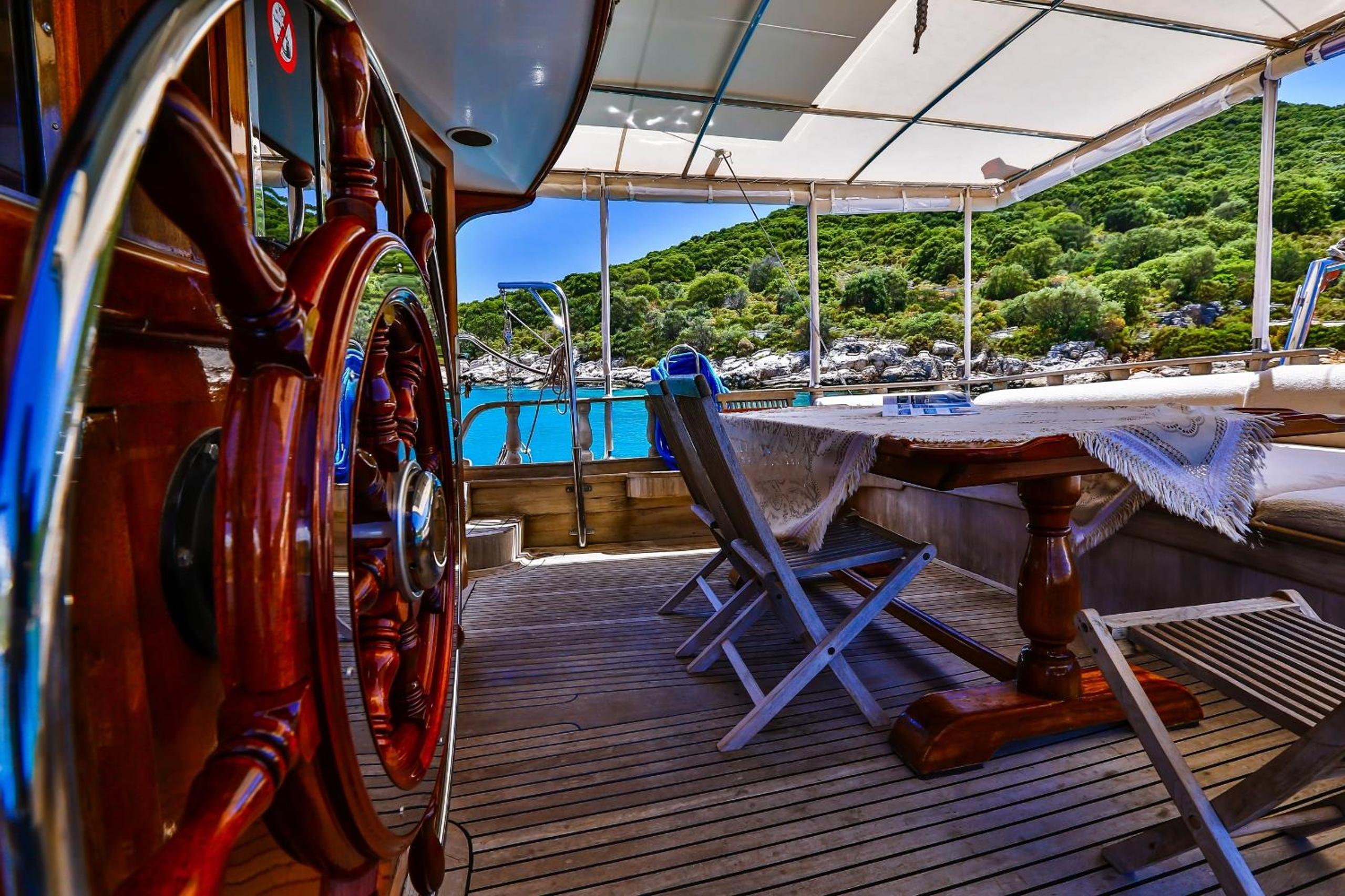 Three-Cabin Boat - Photo 26