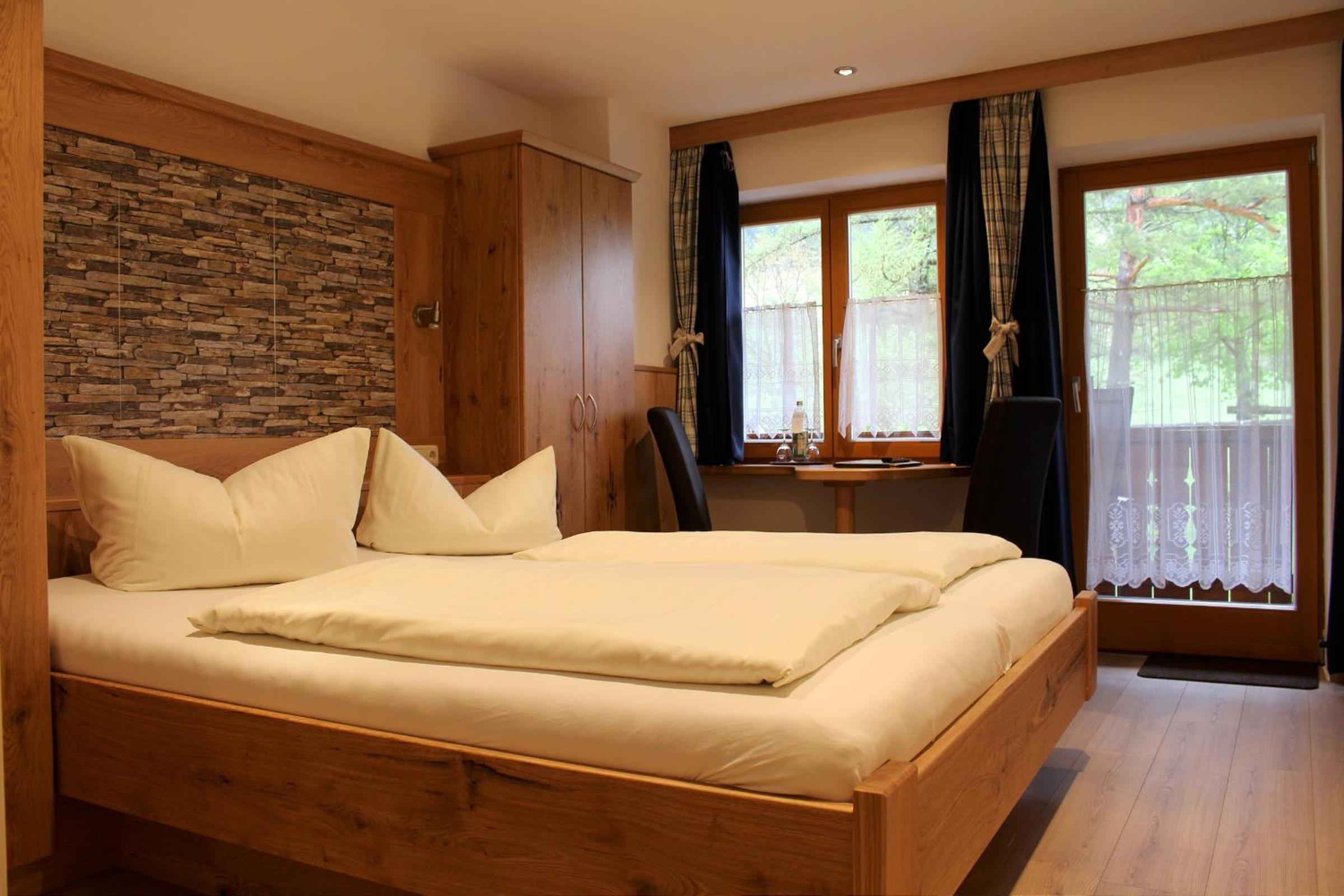Economy Double Room photo 3