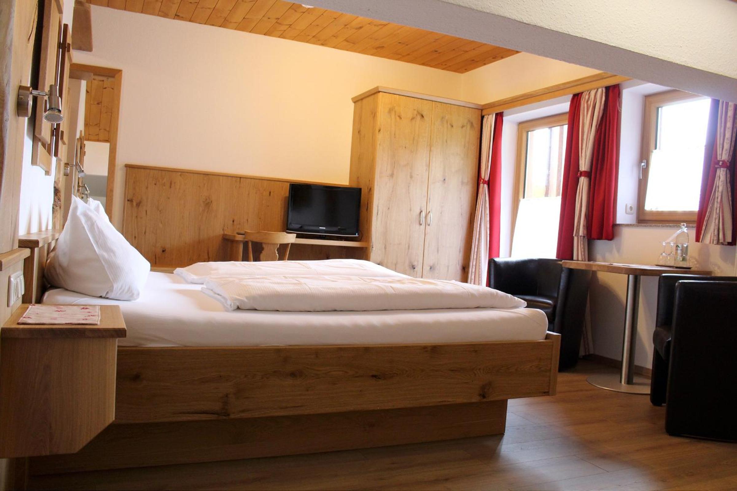 Basic Triple Room photo 2
