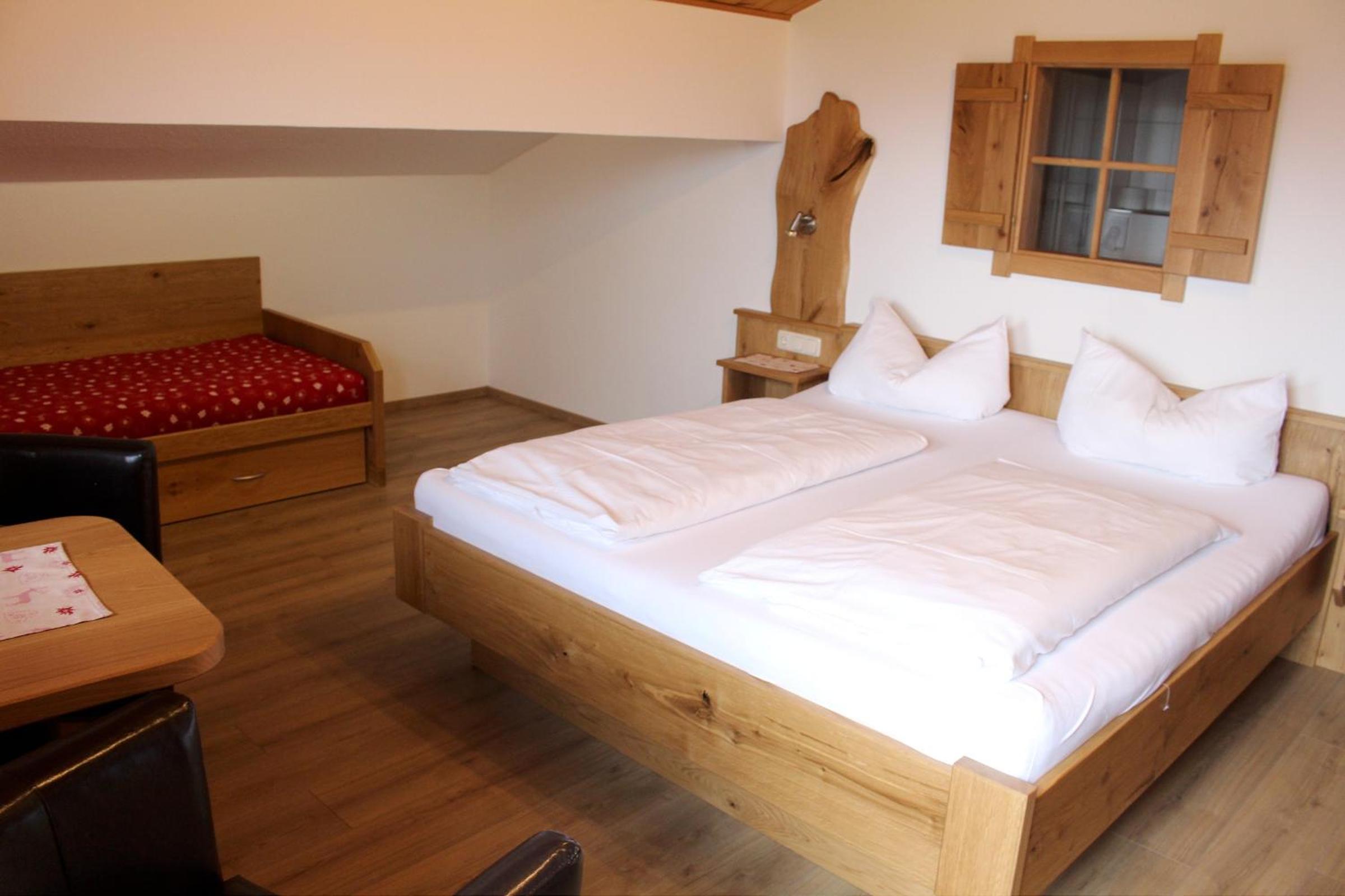 Basic Triple Room photo 3