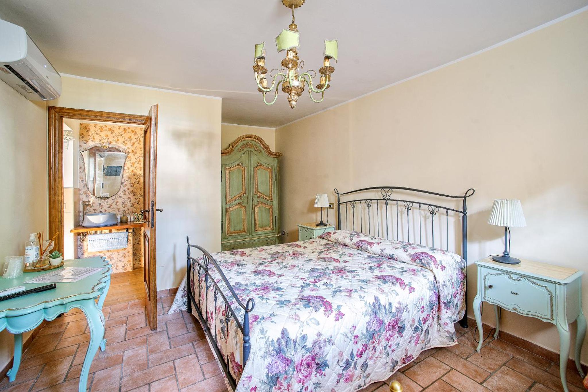 Large Double Room photo 1