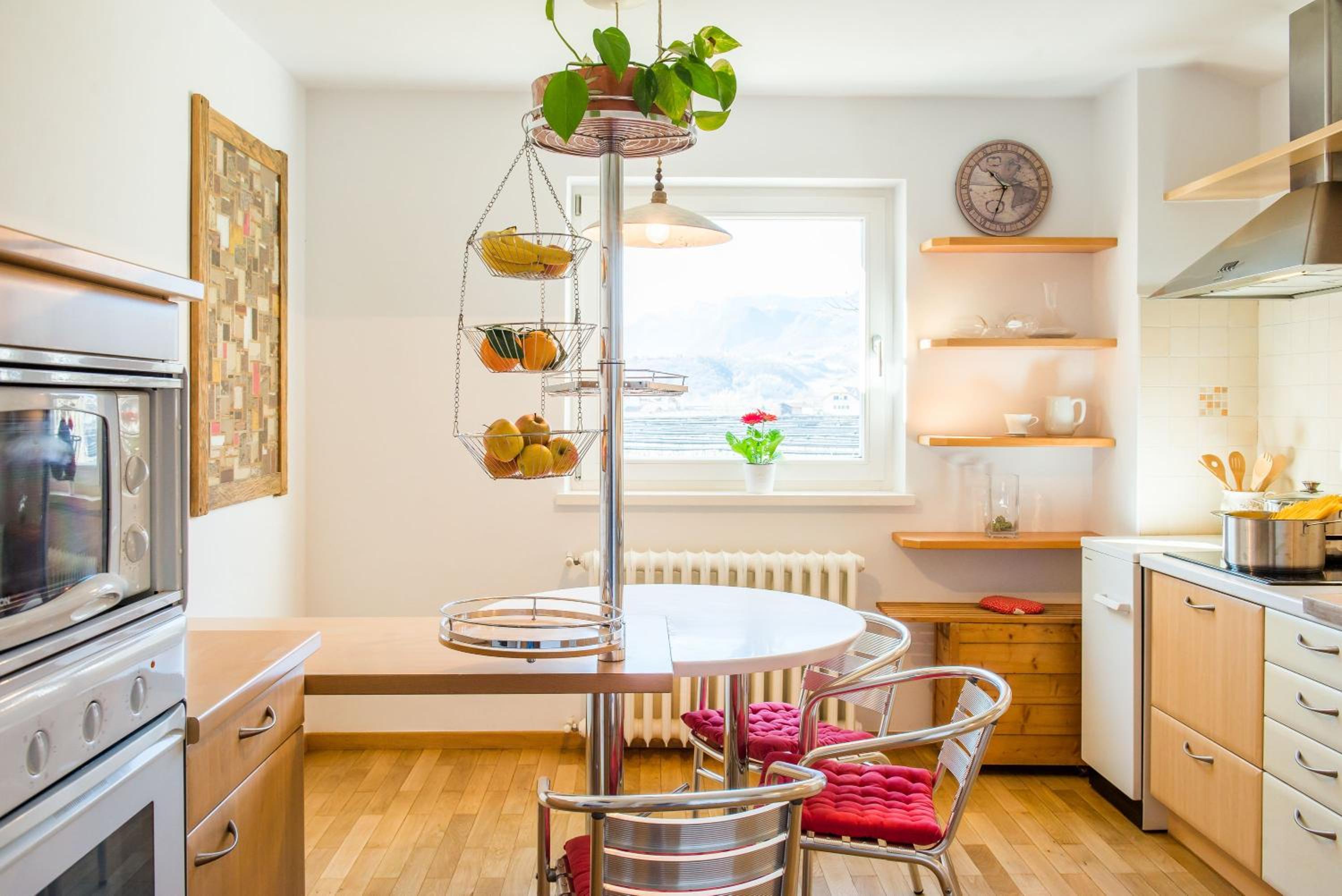 Three-Bedroom Apartment with Mountain View photo 3