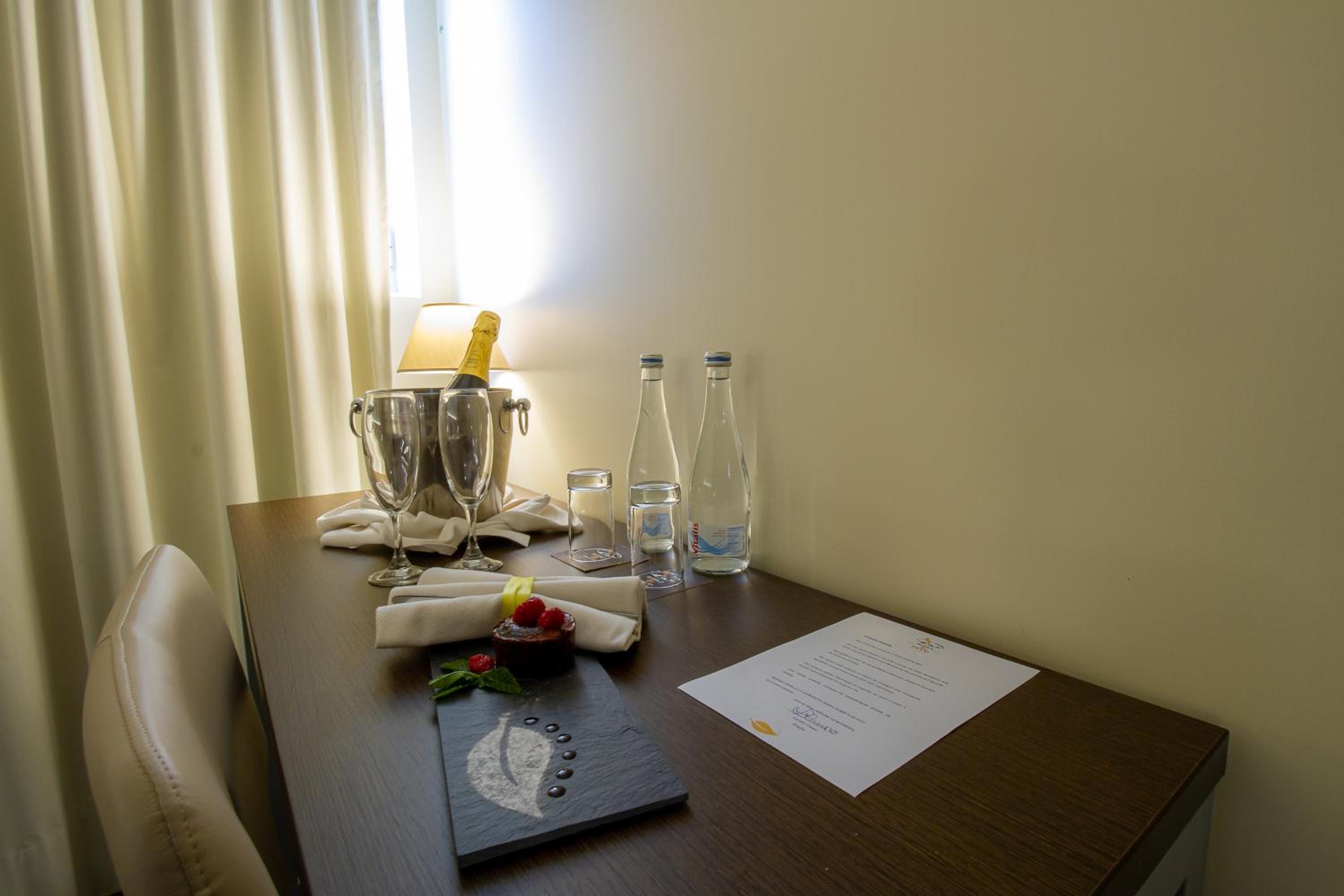 Double Room with Terrace - Photo 7