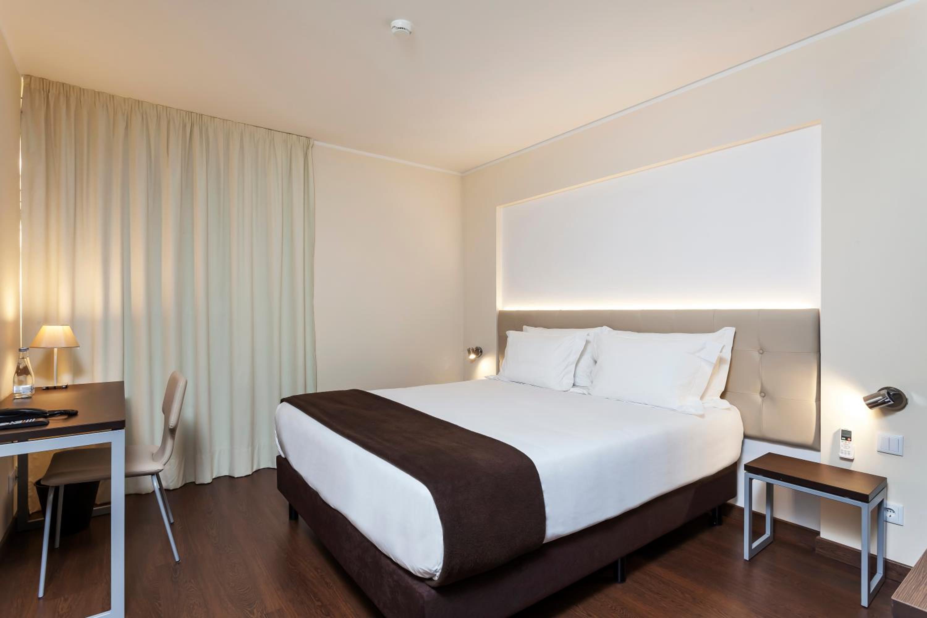 Standard Double Room - Photo 2