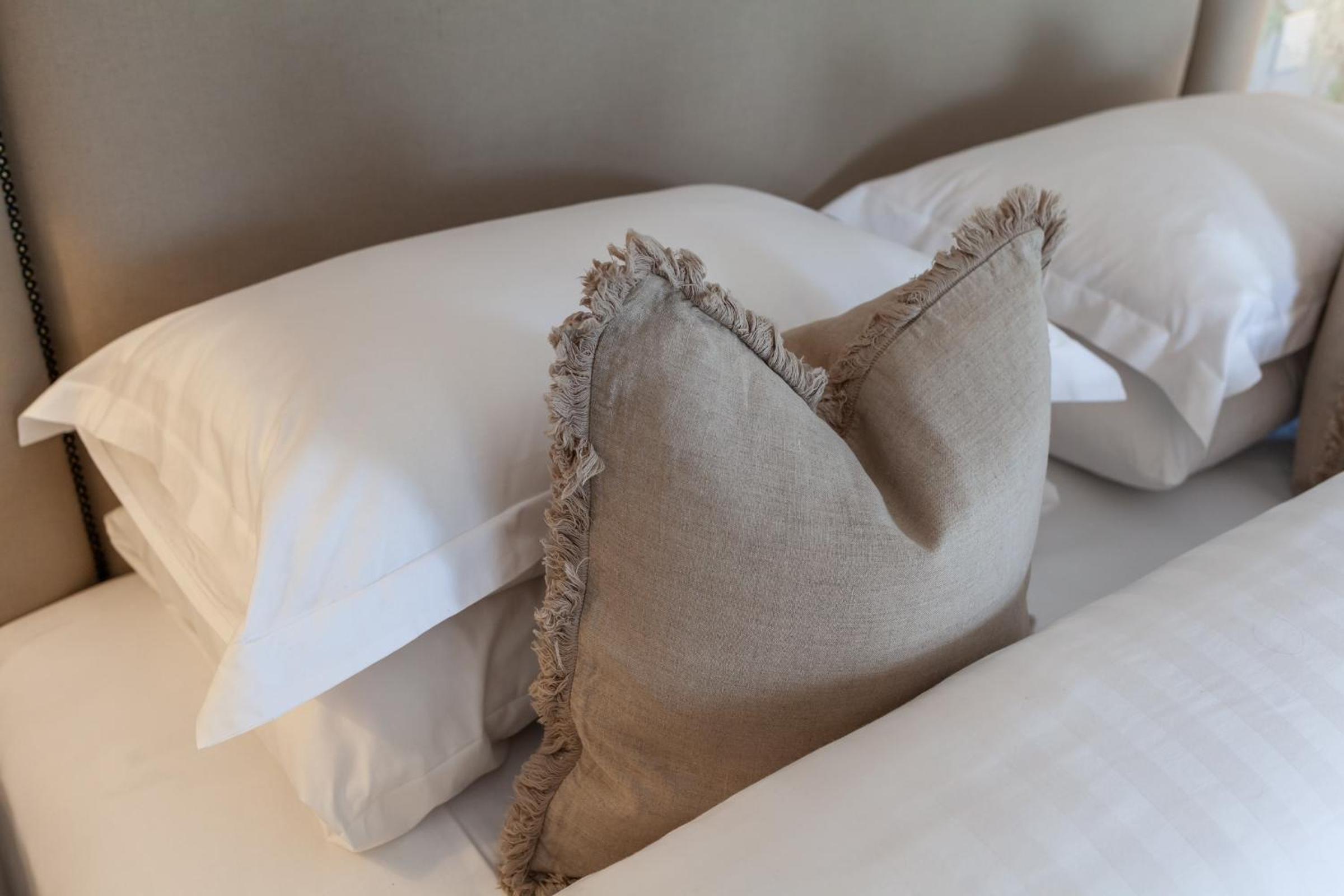 Deluxe Double or Twin Room - Photo 9
