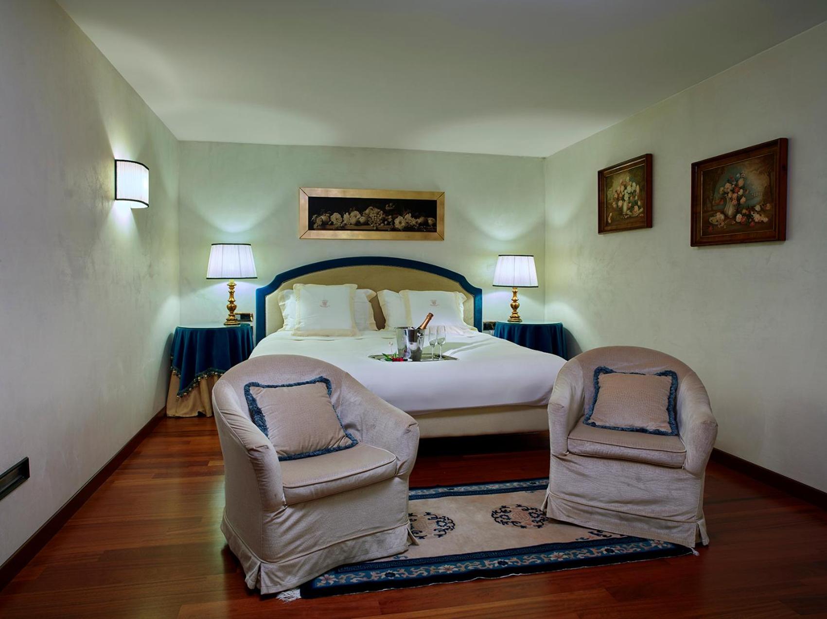 Prestige Suite with Spa Bath photo 1