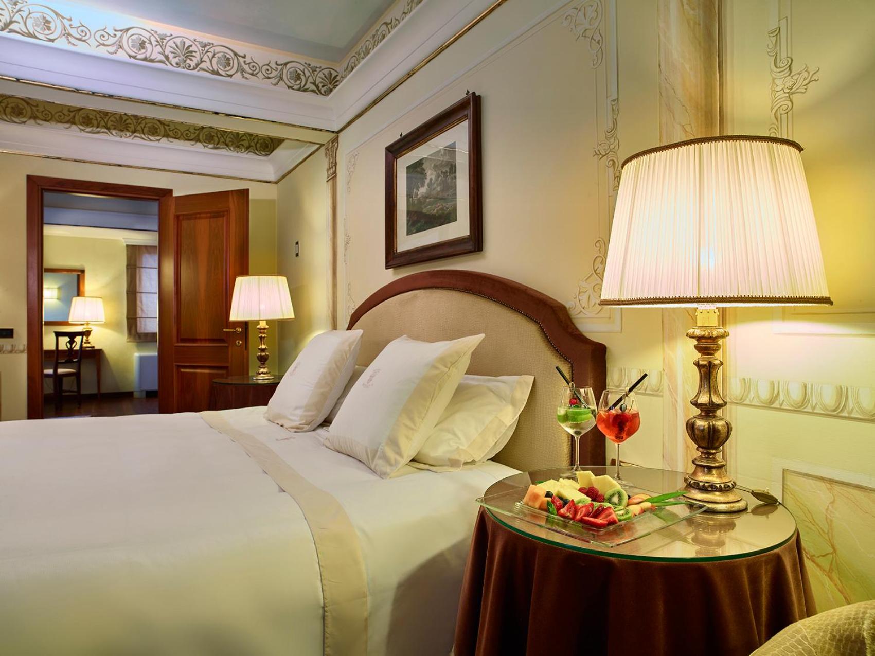 Luxury Suite with Spa Bath photo 2