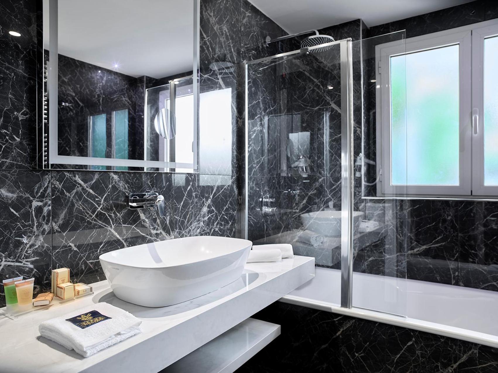 Luxury Double Room - Photo 15