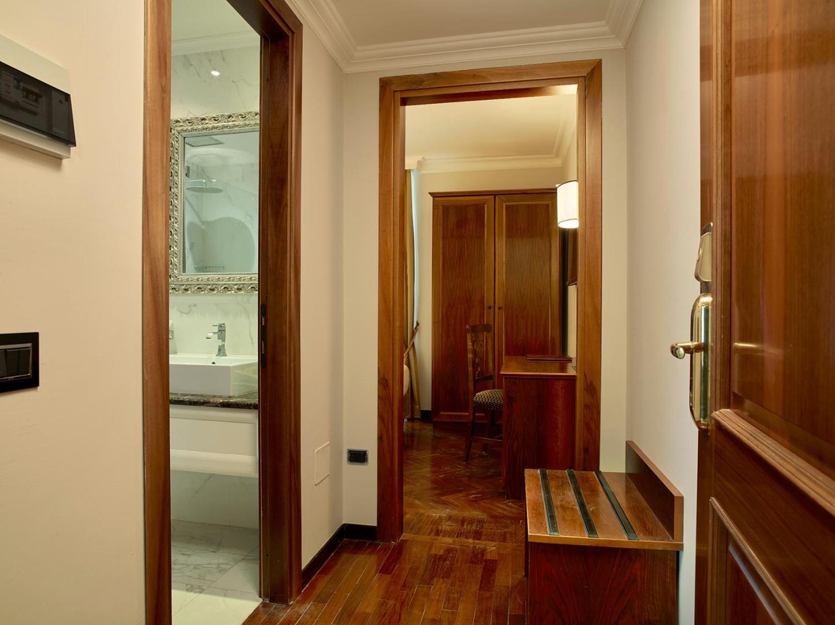 Economy Double Room - Photo 7