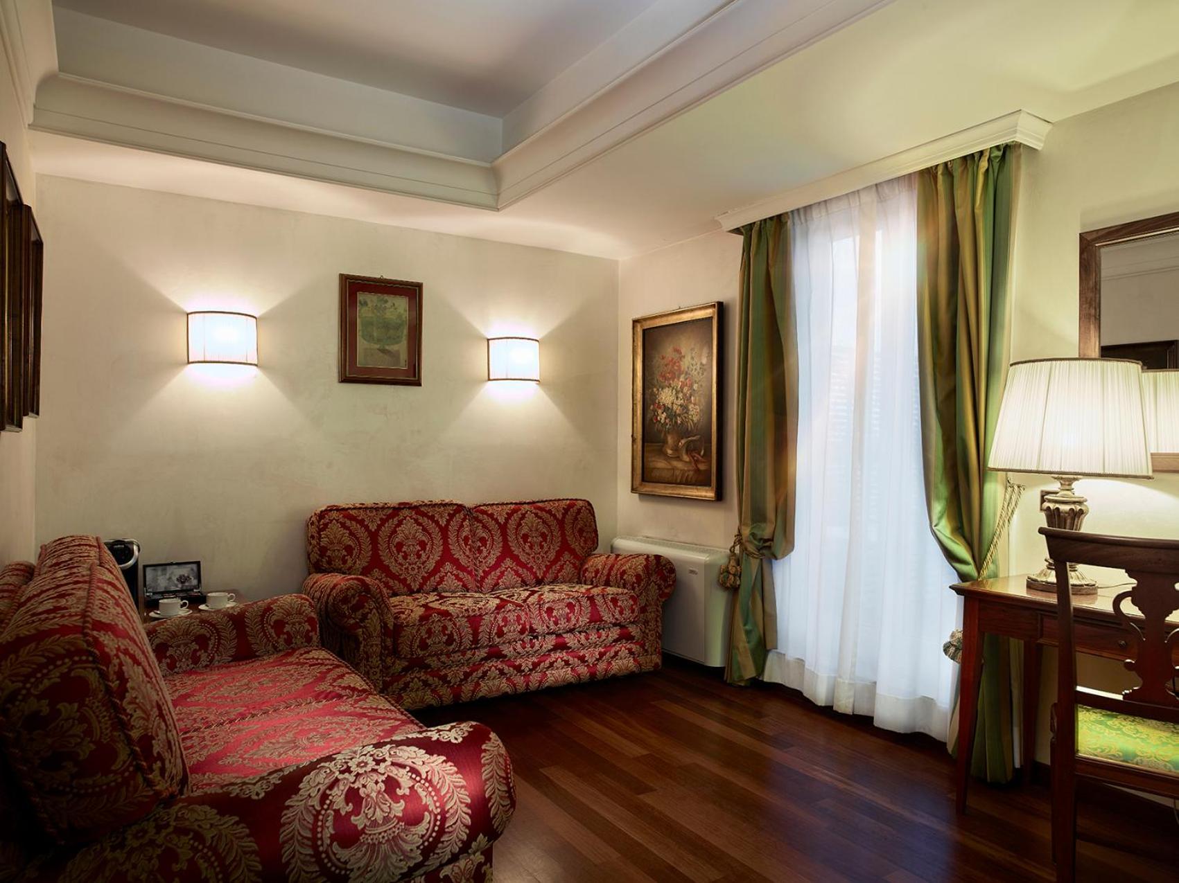 Prestige Suite with Spa Bath photo 3