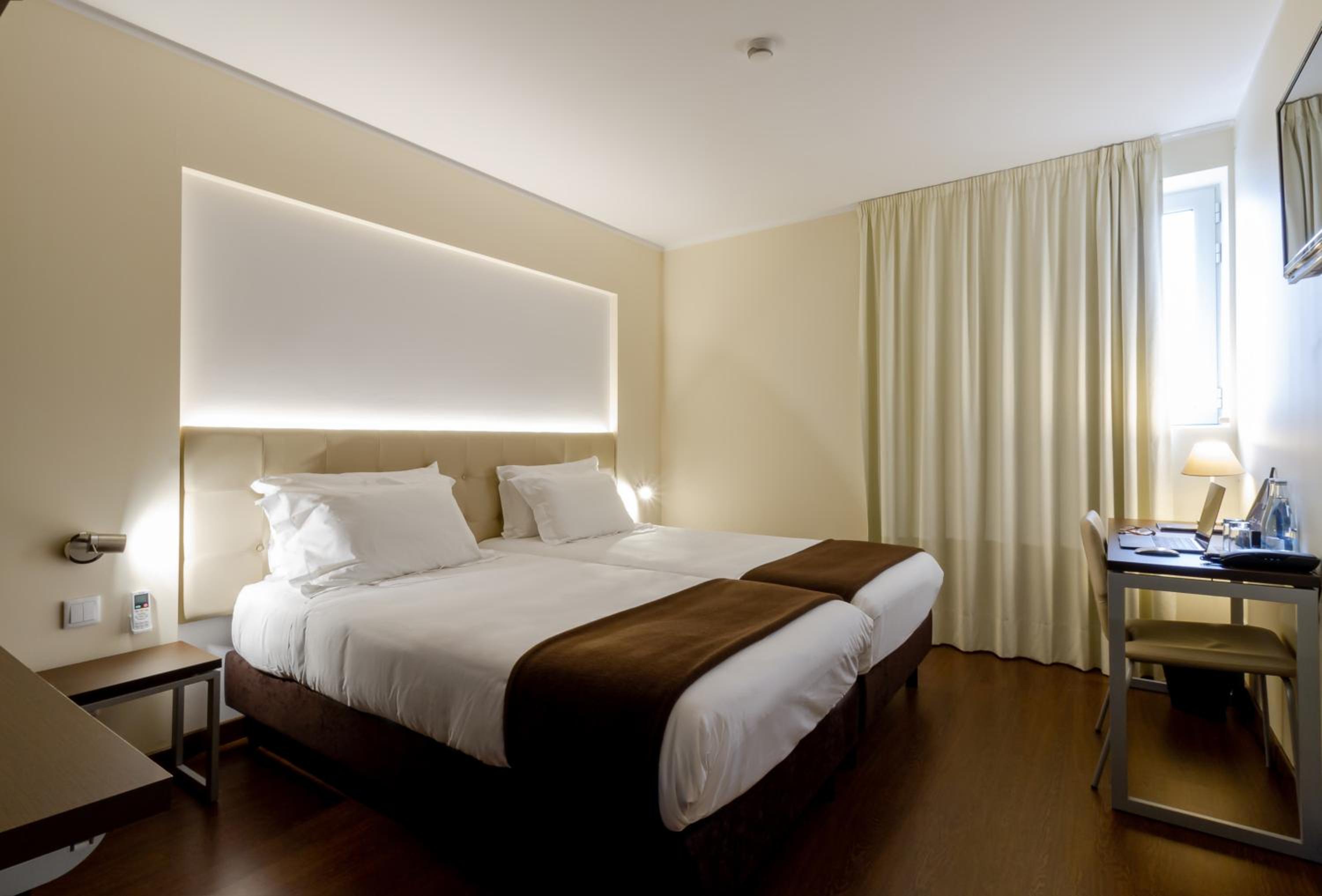 Standard Twin Room - Photo 1