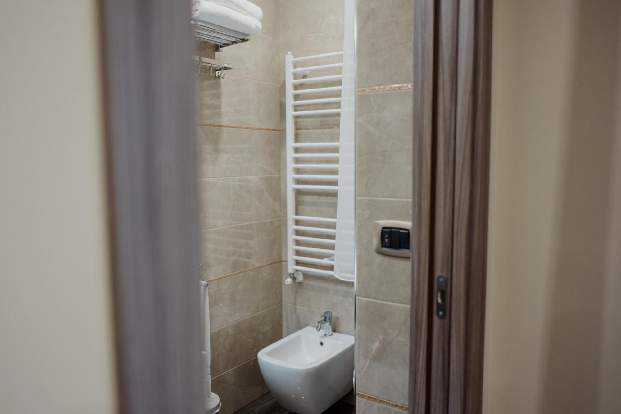 Twin Room - Photo 14