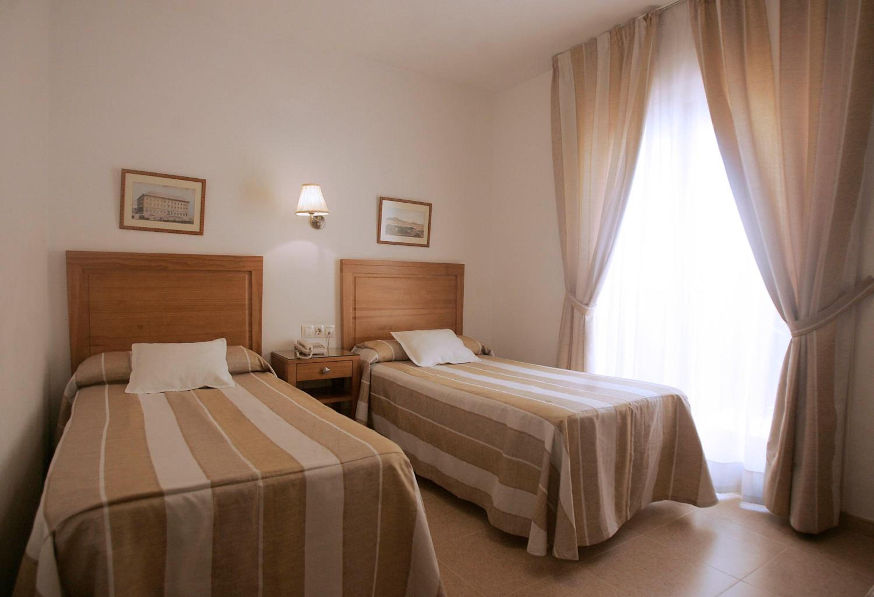 Double or Twin Room with Balcony photo 3