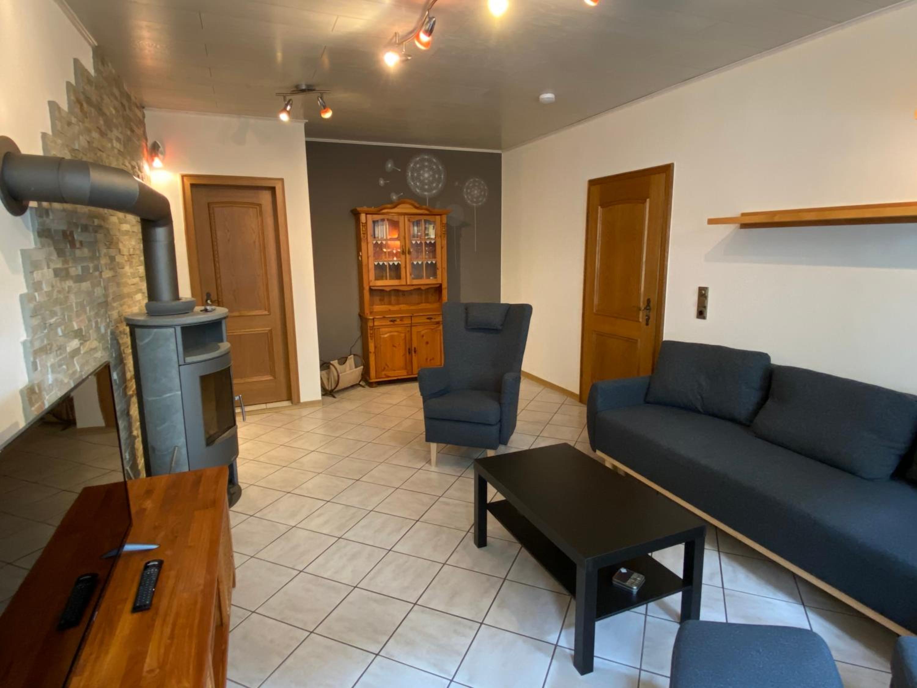 Five-Bedroom House photo 1