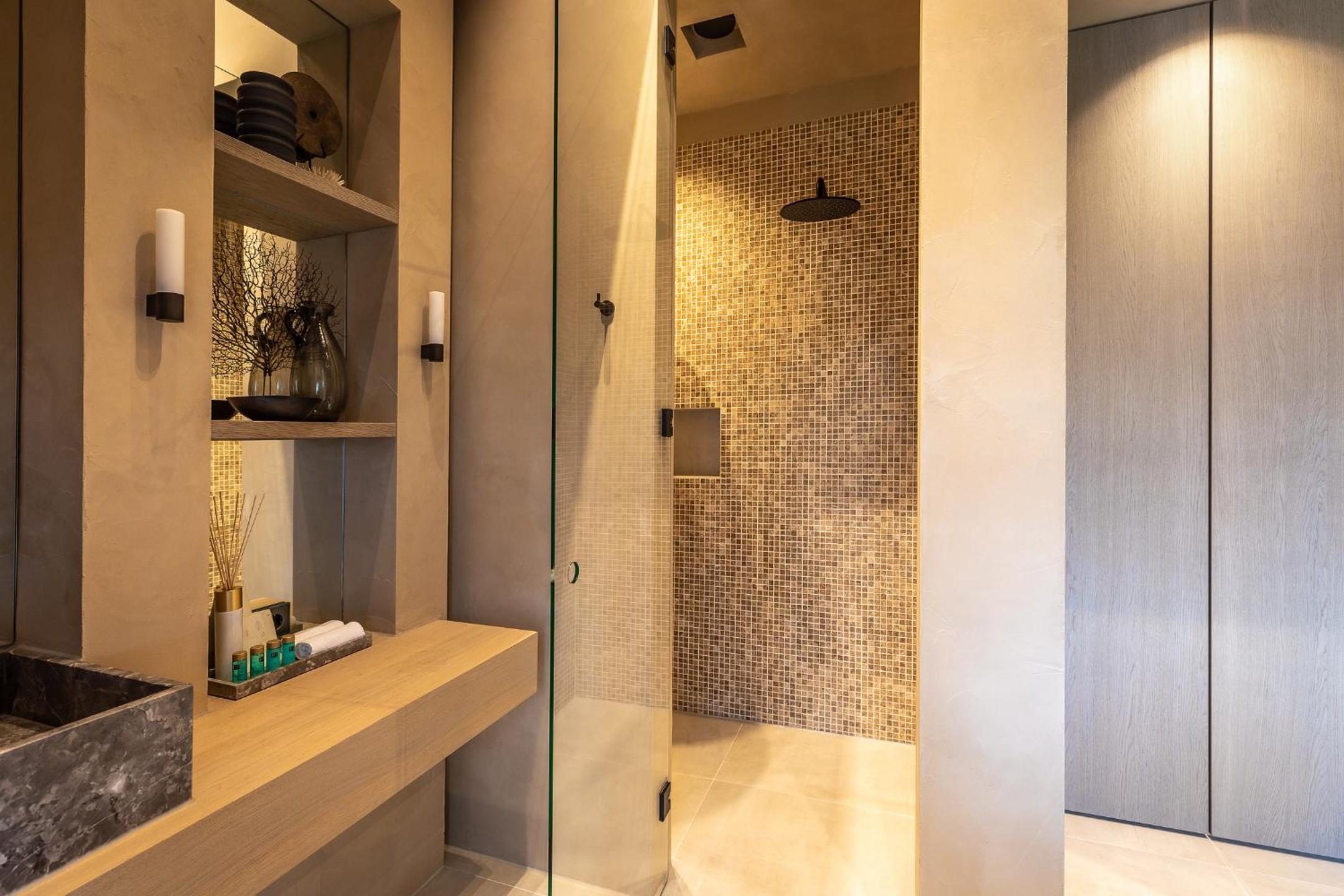 Deluxe Suite - Photo 2