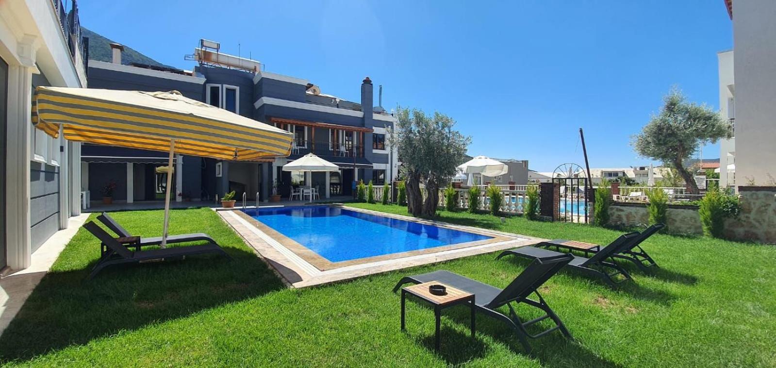 Apartment with Pool View  - Photo 15