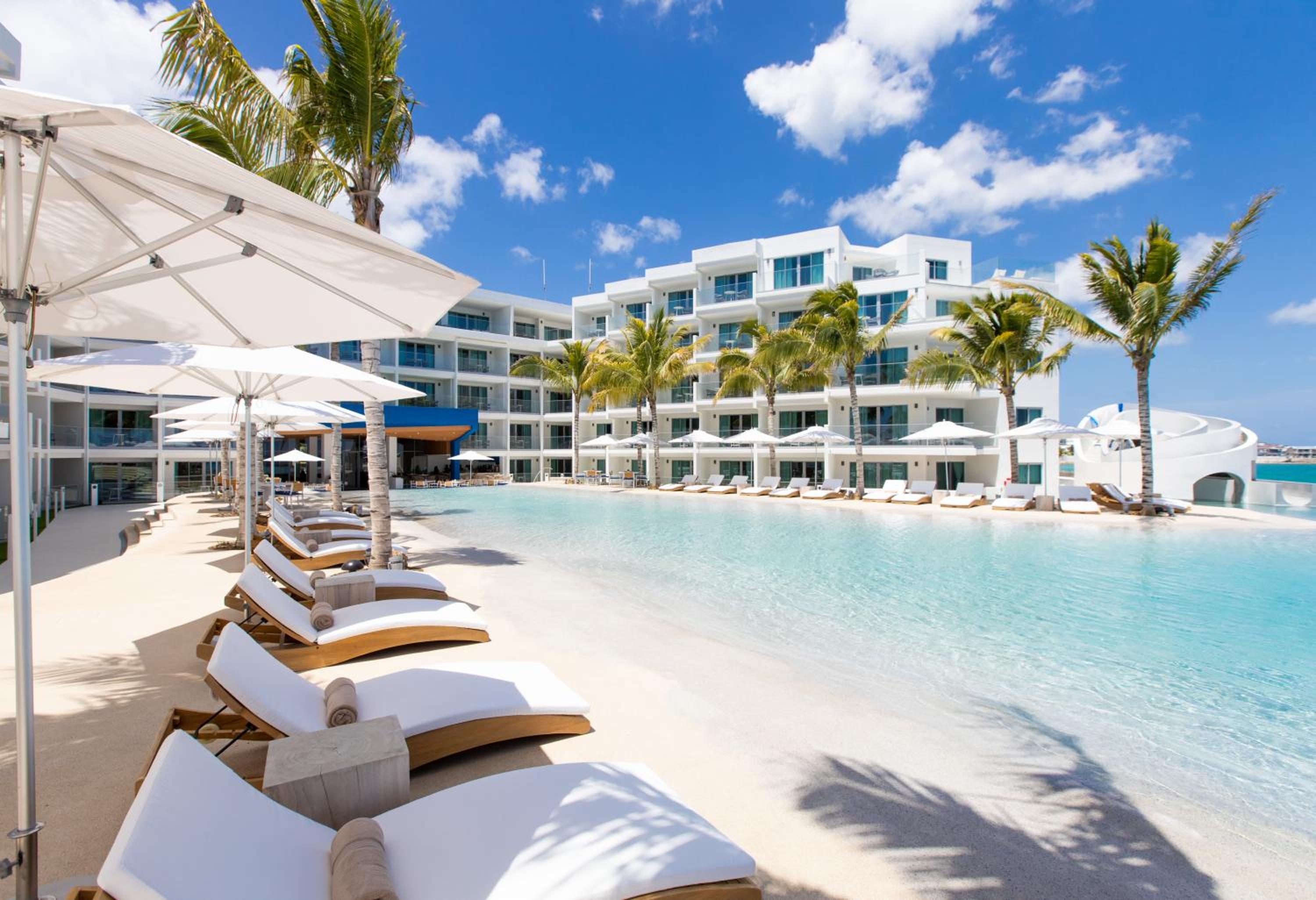 King Runway View Guestroom