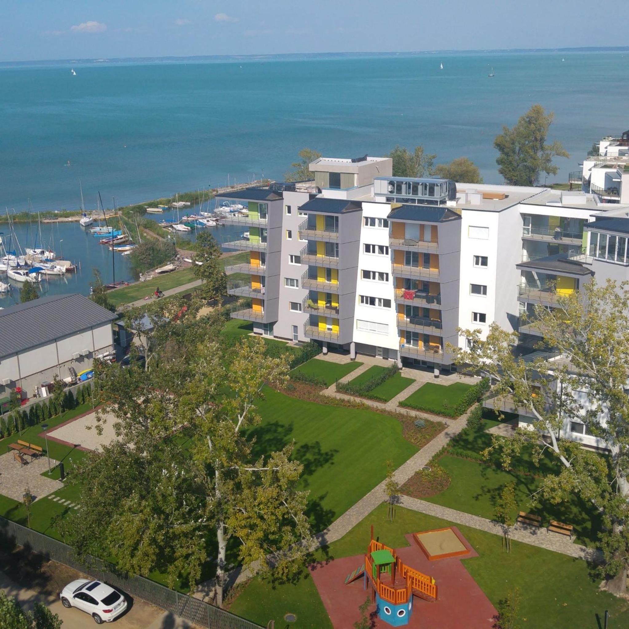 Two-Bedroom Apartment with Lake View - Photo 30