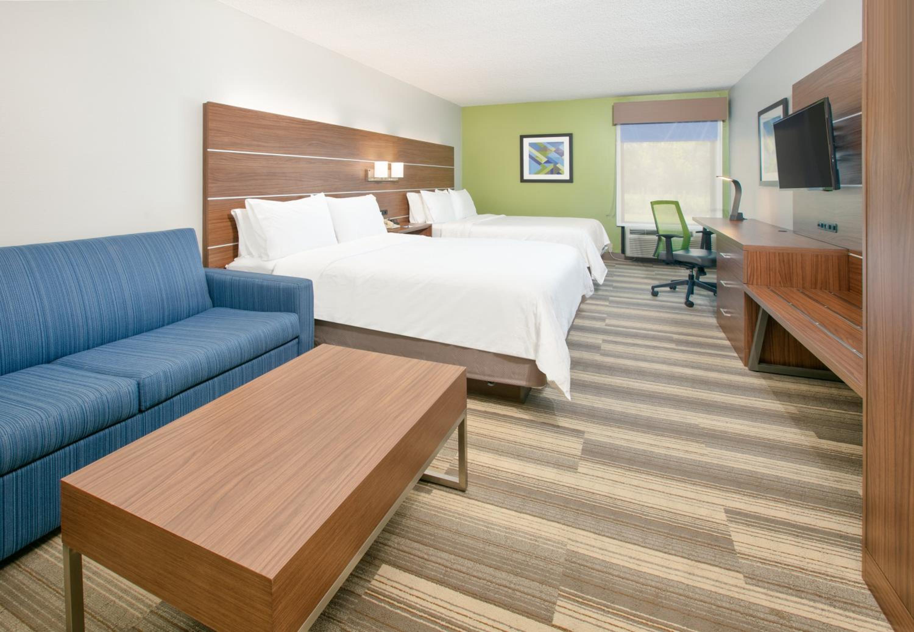 Standard Queen Room with Two Queen Beds - Extra Floor Space - Photo 2