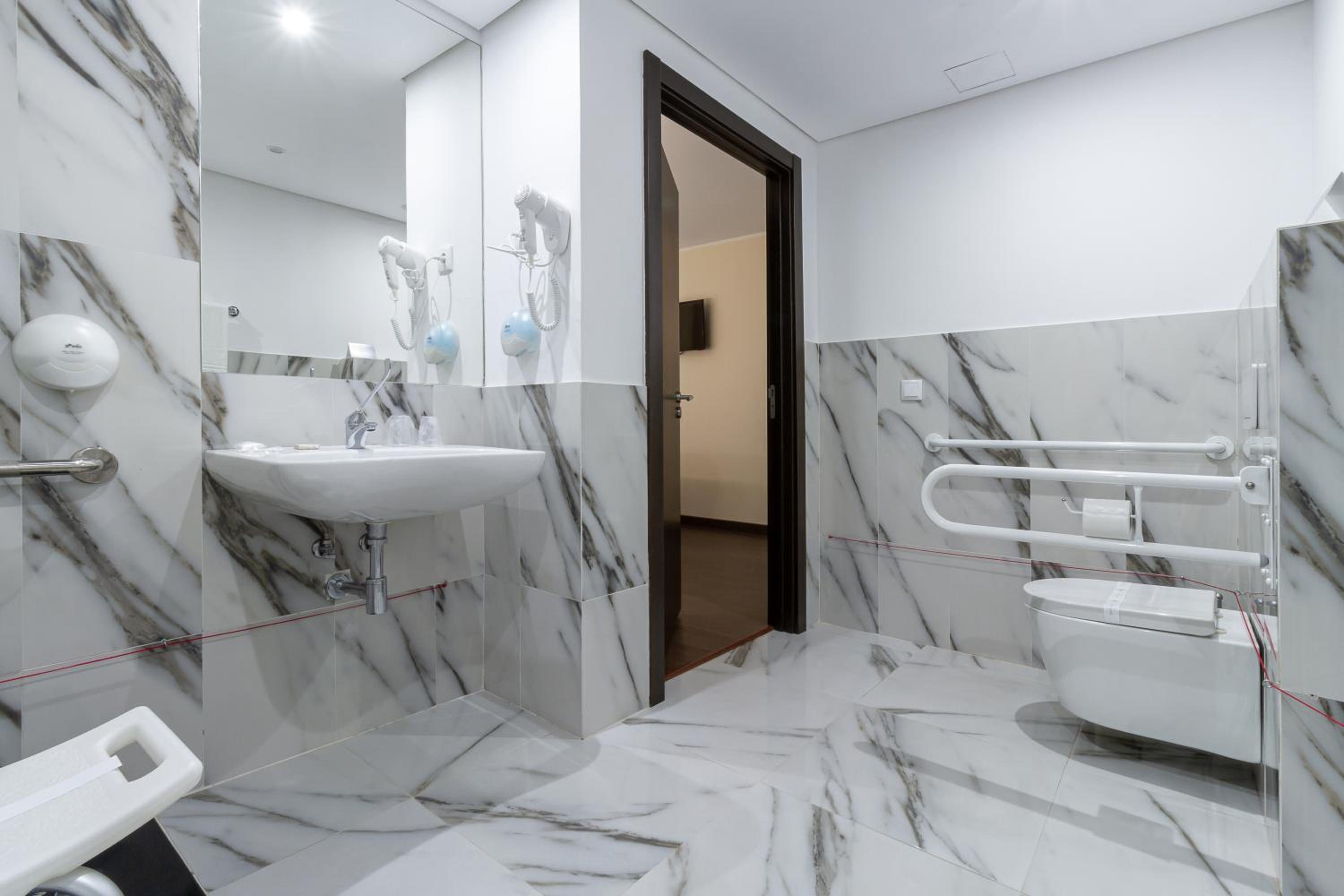 Double Room - Disability Access - Photo 2