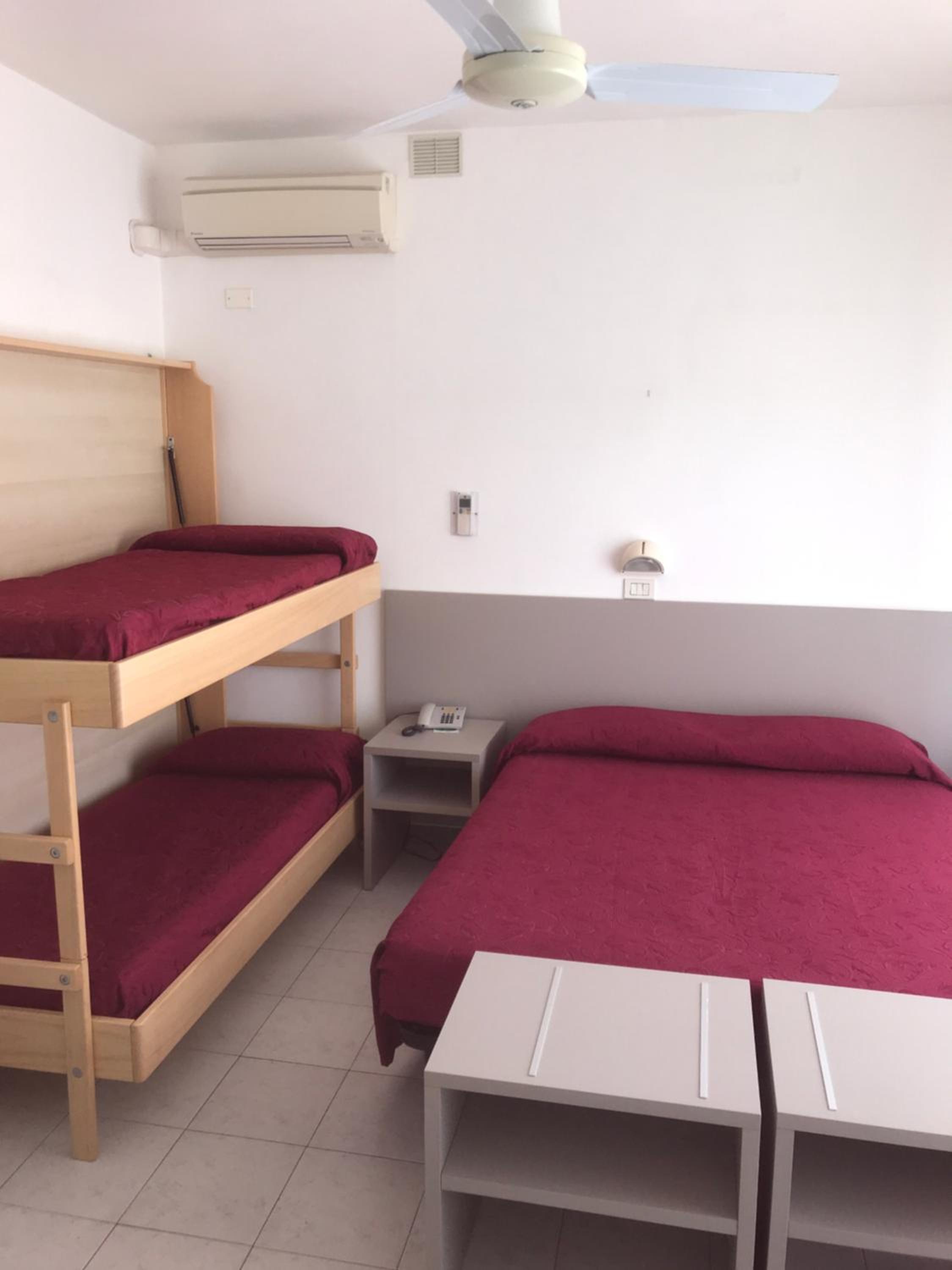 Standard Quadruple Room - Photo 4